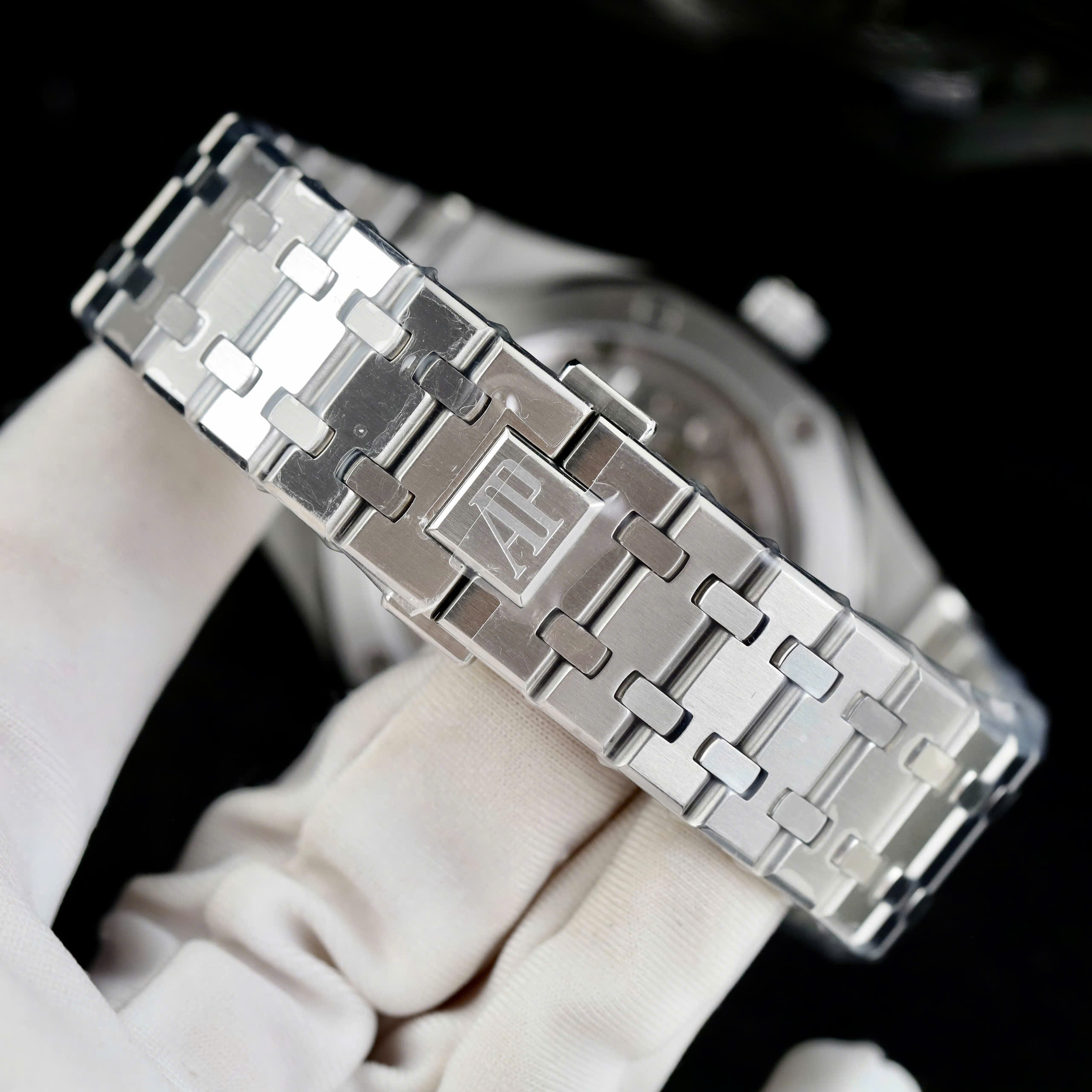 Đồng hồ Audemars Piguet Royal Oak Selfwinding Flying Tourbillon 26730ST Rep 11 mặt số màu đỏ tía bộ máy Tourbillon 41mm (2) Đồng hồ Audemars Piguet Royal Oak Selfwinding Flying Tourbillon 26730ST Rep 11 mặt số màu đỏ tía bộ máy Tourbillon 41mm (2)