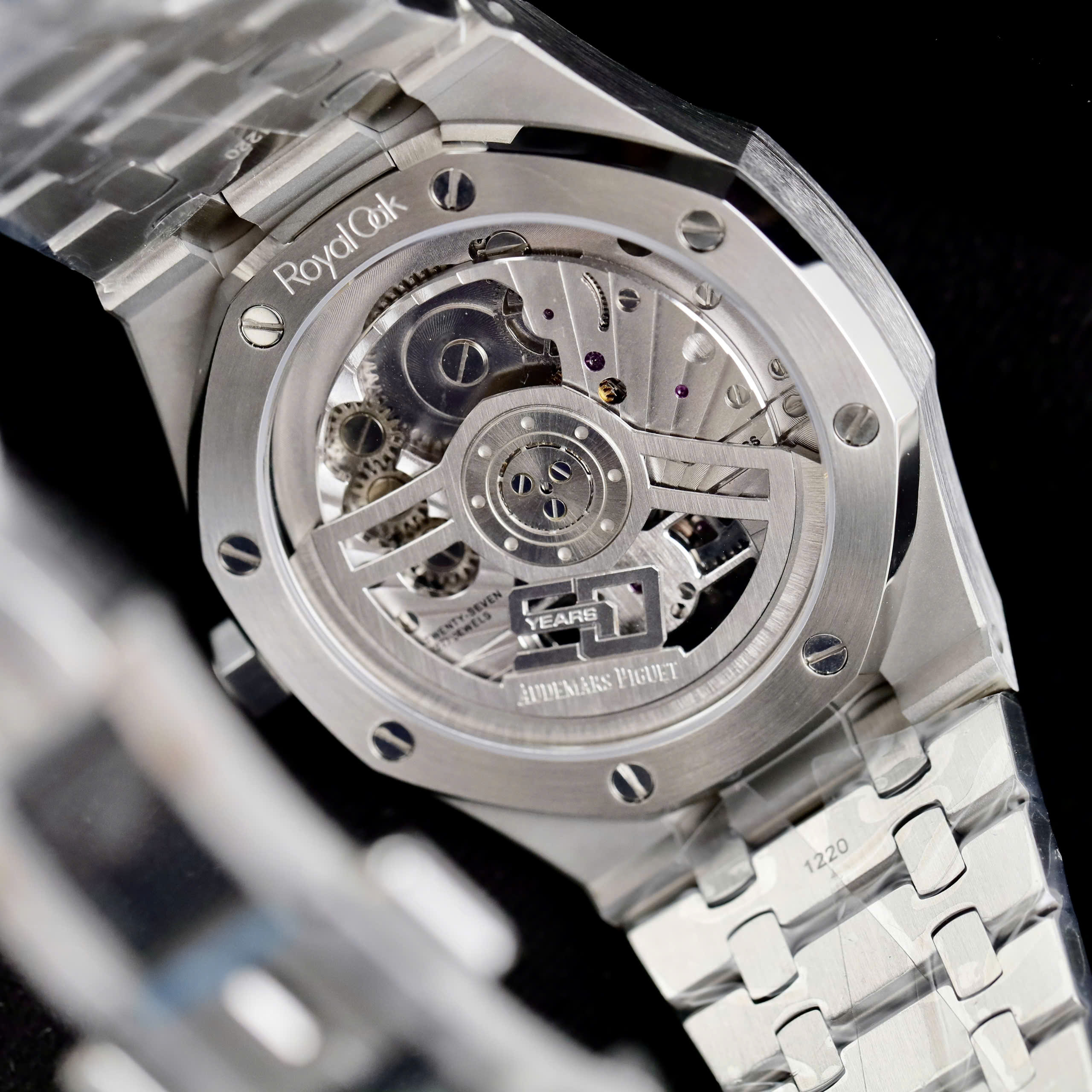 Đồng hồ Audemars Piguet Royal Oak Selfwinding Flying Tourbillon 26730ST Rep 11 mặt số màu đỏ tía bộ máy Tourbillon 41mm (4) Đồng hồ Audemars Piguet Royal Oak Selfwinding Flying Tourbillon 26730ST Rep 11 mặt số màu đỏ tía bộ máy Tourbillon 41mm (2)