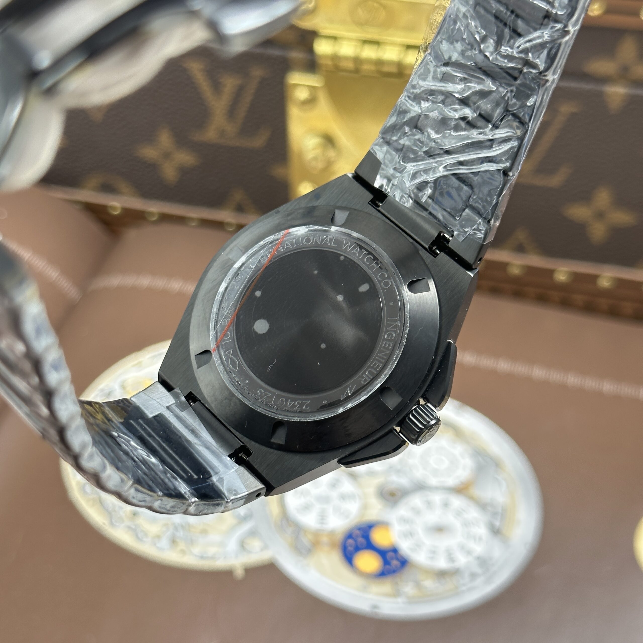 Đồng hồ IWC Ingenieur Rep 11 màu đen máy cơ Thuỵ Sỹ xưởng GH 40mm (13) Đồng hồ IWC Ingenieur Rep 11 màu đen máy cơ Thuỵ Sỹ xưởng GH 40mm (12)