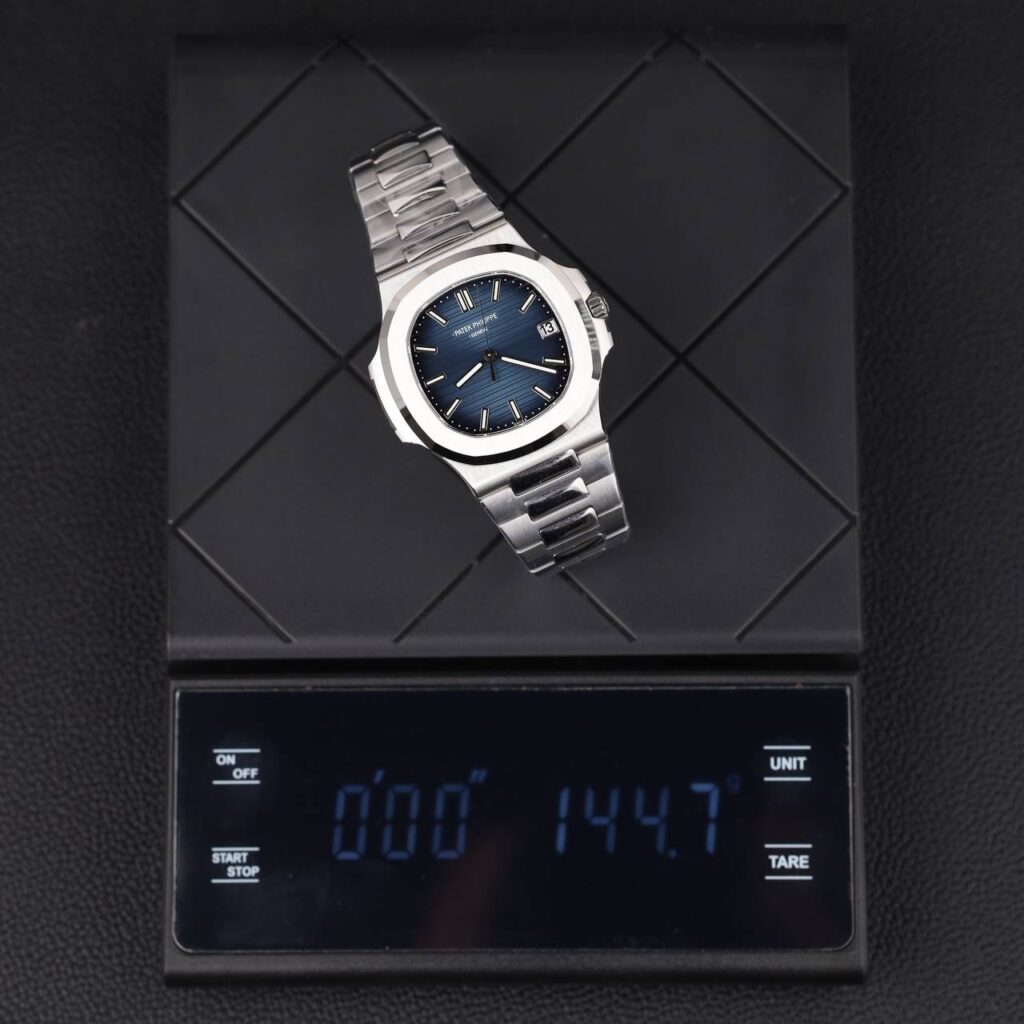 Đồng hồ Patek Philippe Aquanaut 5811 chế tác màu xanh blue tinh chỉnh full chi tiết chuẩn Auth 41mm (2)