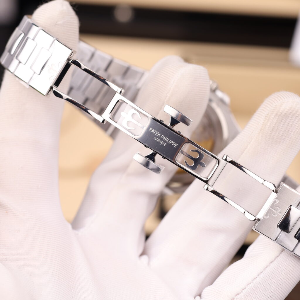 Đồng hồ Patek Philippe Aquanaut 5811 chế tác màu xanh blue tinh chỉnh full chi tiết chuẩn Auth 41mm (2)