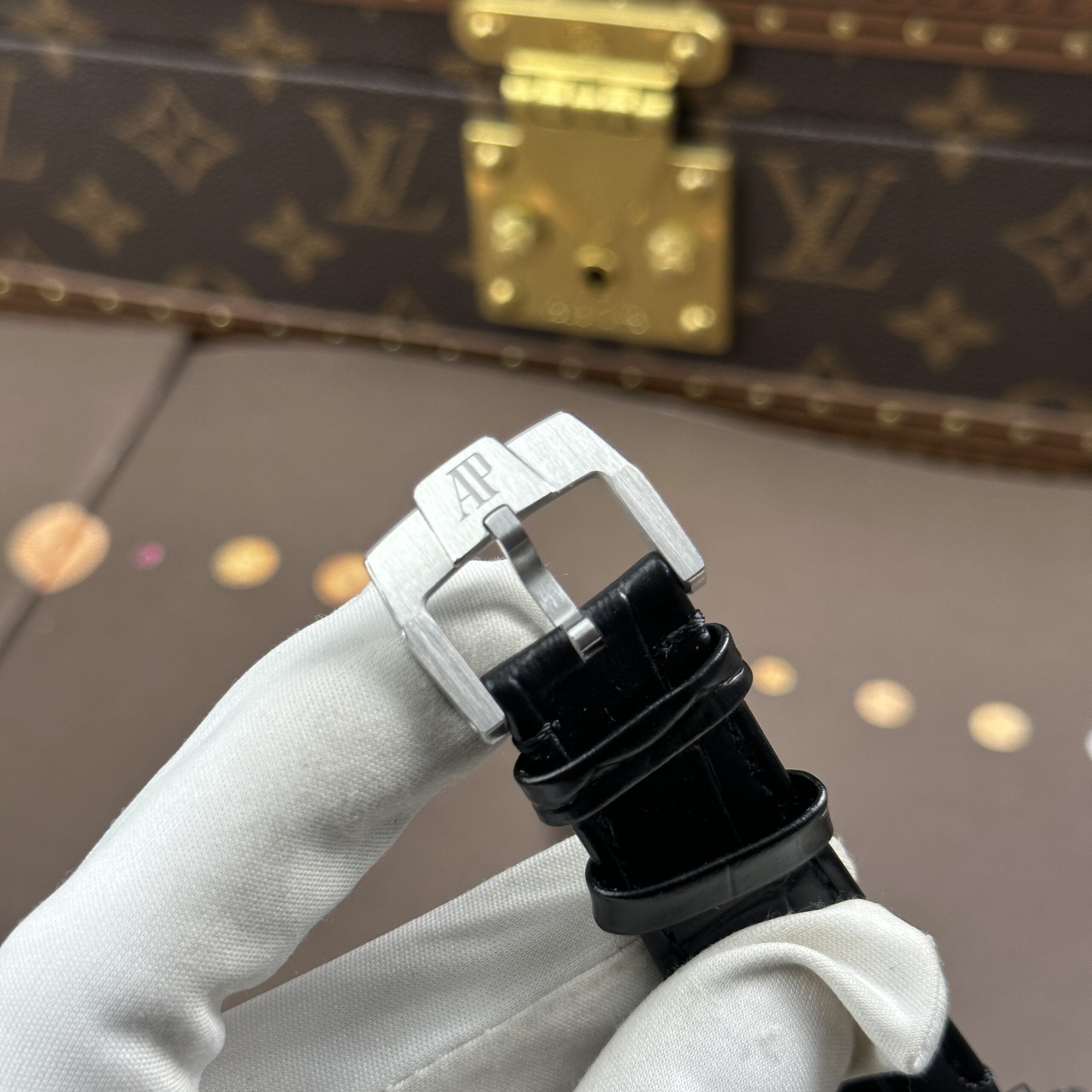 Đồng hồ Audemars Piguet Code 11.59 Replica 11 mặt số màu đen dây da nhà máy APS 41mm (2) Đồng hồ Audemars Piguet Code 11.59 Replica 11 mặt số màu đen dây da nhà máy APS 41mm (1)