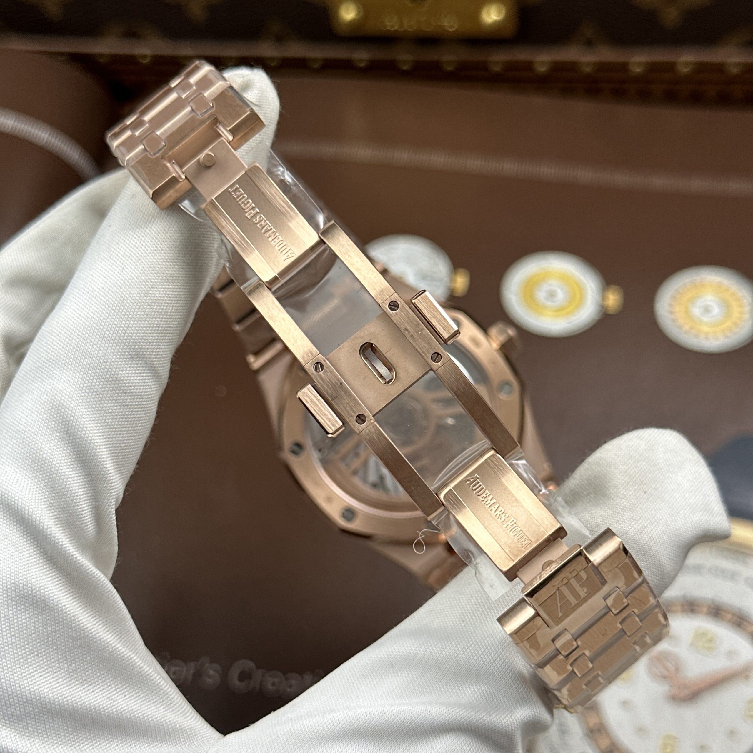 Đồng hồ Audemars Piguet Rep cao cấp Royal Oak Flying Tourbillon 26530OR mặt xám dây kim loại 41mm (4) Đồng hồ Audemars Piguet Rep cao cấp Royal Oak Flying Tourbillon 26530OR mặt xám dây kim loại 41mm (2)