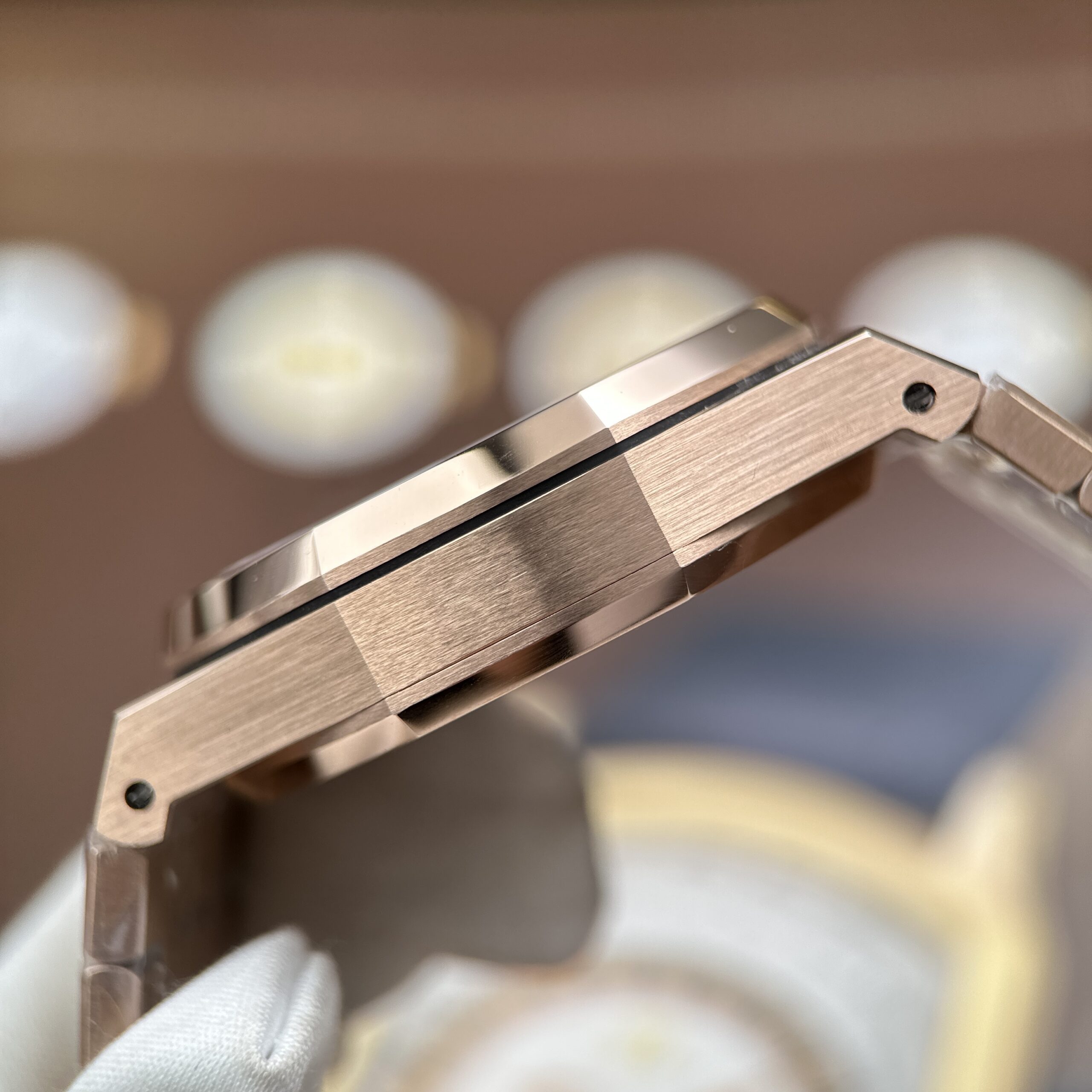 Đồng hồ Audemars Piguet Rep cao cấp Royal Oak Flying Tourbillon 26530OR mặt xám dây kim loại 41mm (5) Đồng hồ Audemars Piguet Rep cao cấp Royal Oak Flying Tourbillon 26530OR mặt xám dây kim loại 41mm (2)