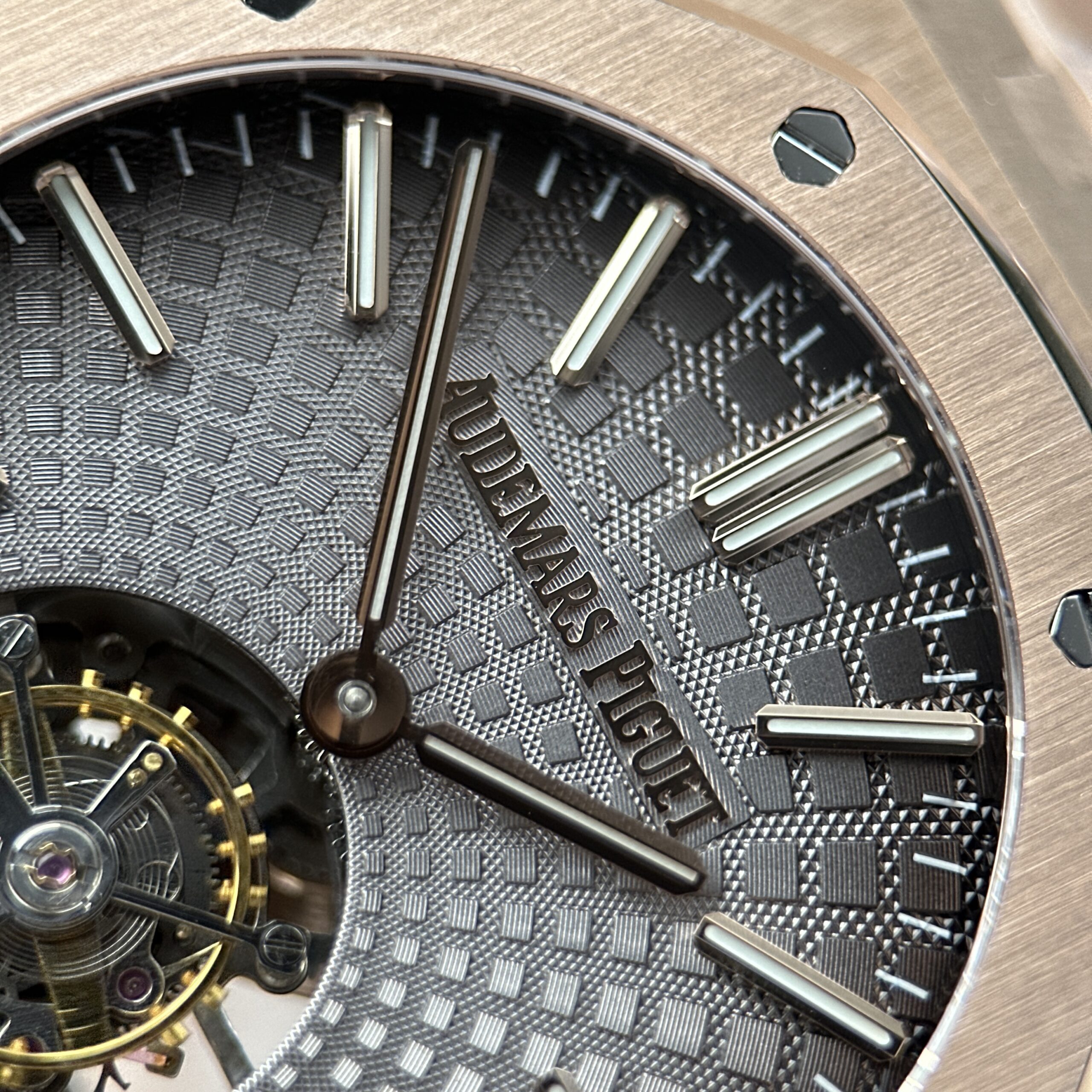 Đồng hồ Audemars Piguet Rep cao cấp Royal Oak Flying Tourbillon 26530OR mặt xám dây kim loại 41mm (7) Đồng hồ Audemars Piguet Rep cao cấp Royal Oak Flying Tourbillon 26530OR mặt xám dây kim loại 41mm (2)