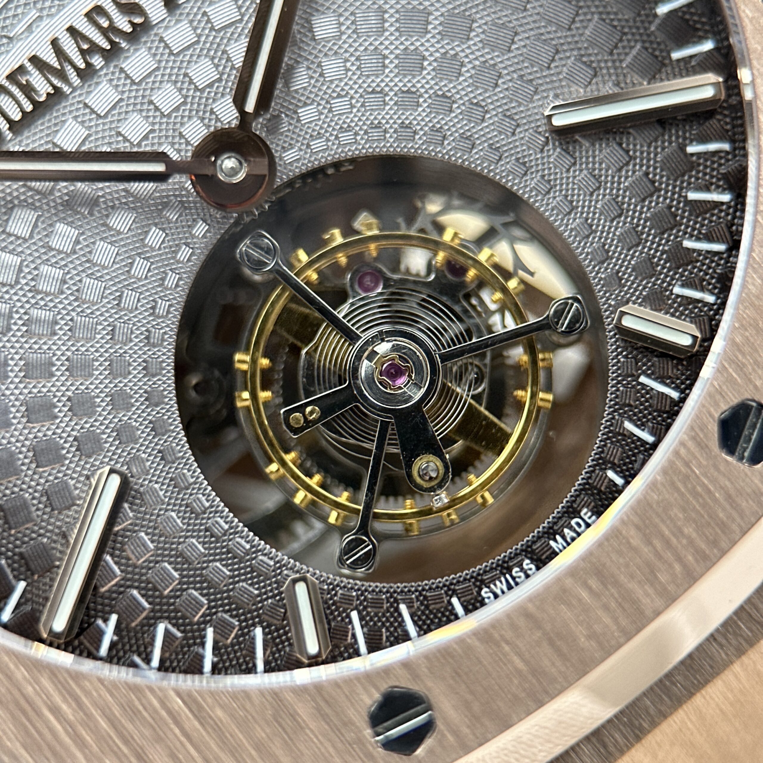 Đồng hồ Audemars Piguet Rep cao cấp Royal Oak Flying Tourbillon 26530OR mặt xám dây kim loại 41mm (8) Đồng hồ Audemars Piguet Rep cao cấp Royal Oak Flying Tourbillon 26530OR mặt xám dây kim loại 41mm (2)