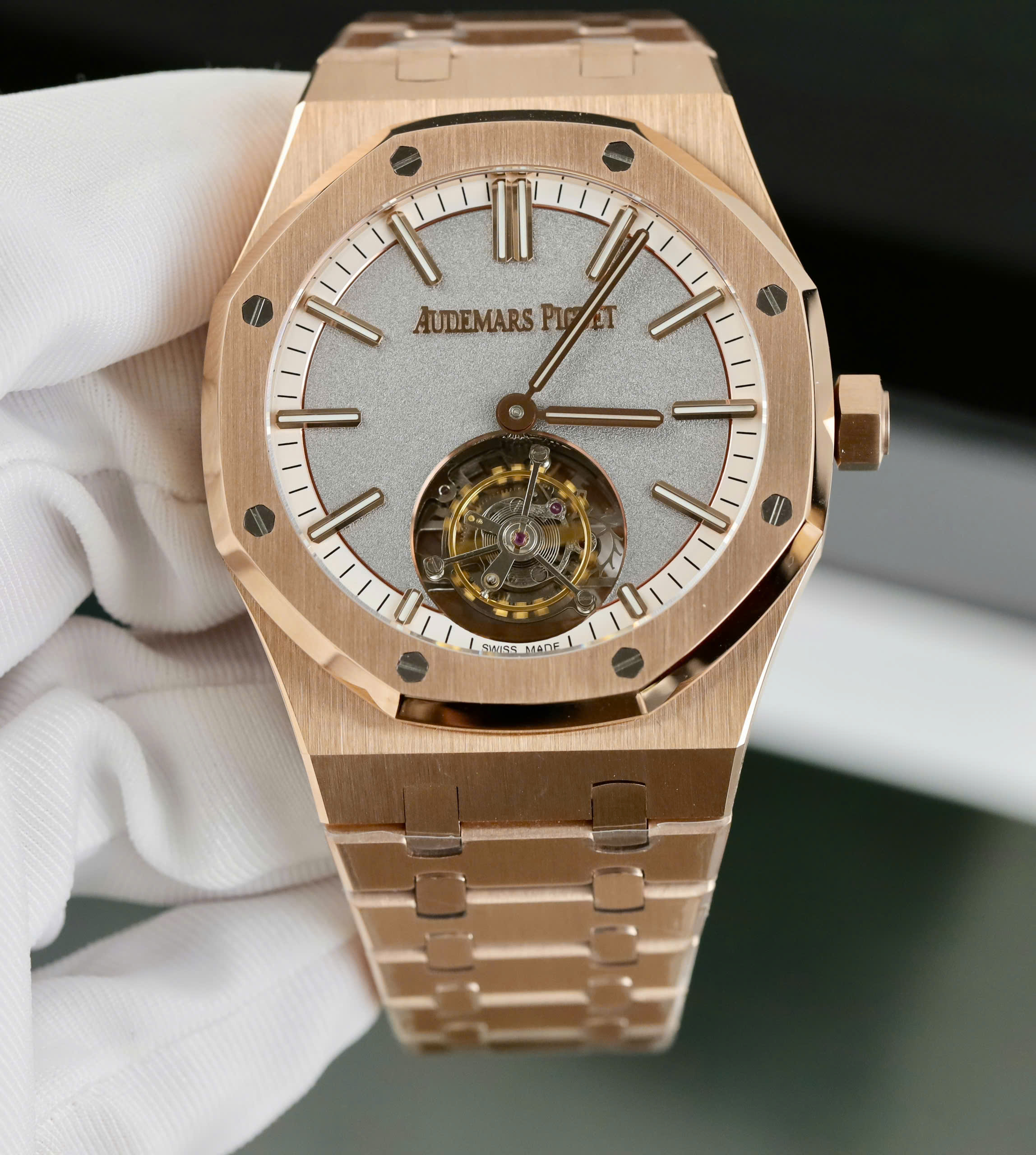 Đồng hồ Audemars Piguet Rep cao cấp Royal Oak Selfwinding Flying Tourbillon 26730OR mặt xám phun cát 41mm (1) Đồng hồ Audemars Piguet Rep cao cấp Royal Oak Selfwinding Flying Tourbillon 26730OR mặt xám phun cát 41mm (2)