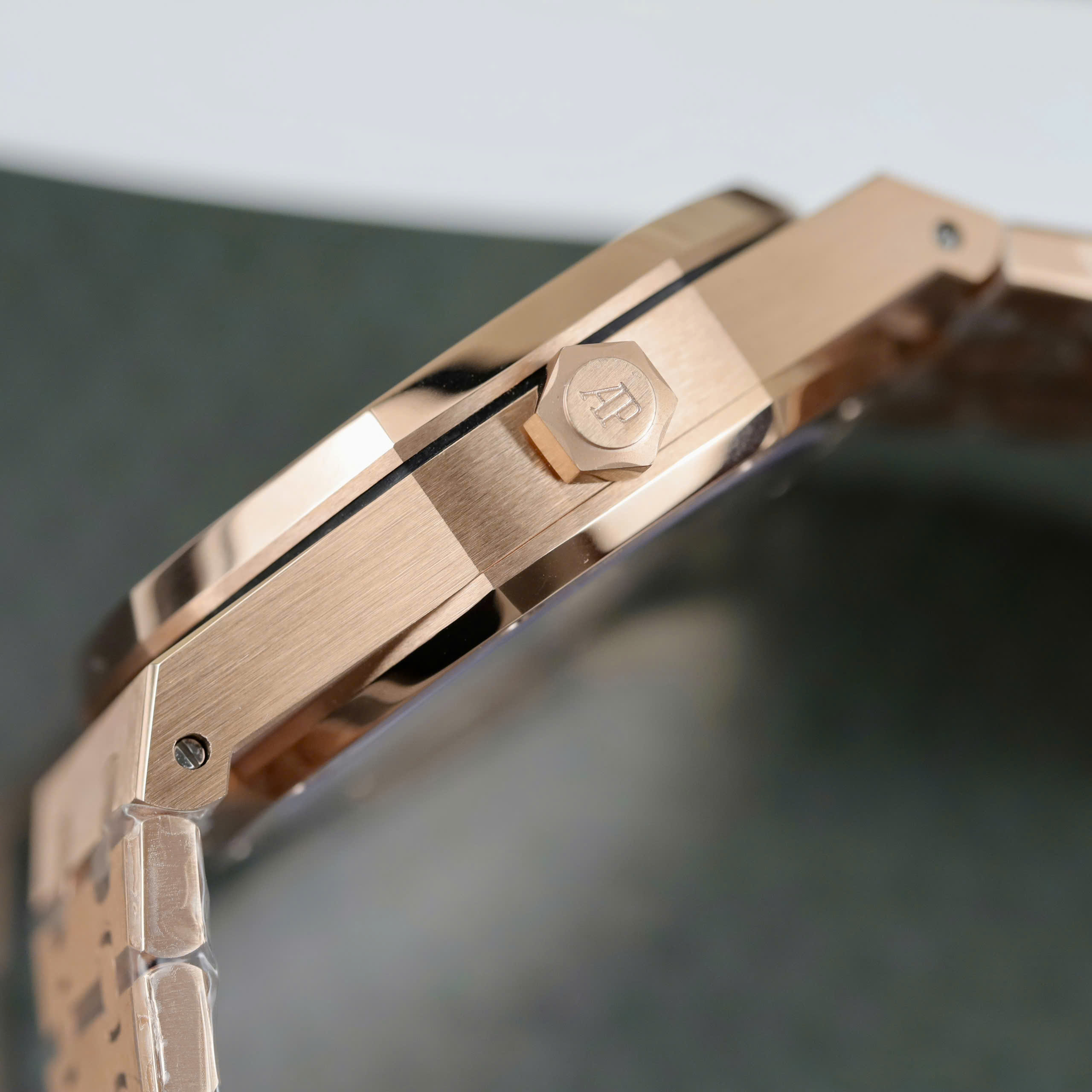 Đồng hồ Audemars Piguet Rep cao cấp Royal Oak Selfwinding Flying Tourbillon 26730OR mặt xám phun cát 41mm (4) Đồng hồ Audemars Piguet Rep cao cấp Royal Oak Selfwinding Flying Tourbillon 26730OR mặt xám phun cát 41mm (2)