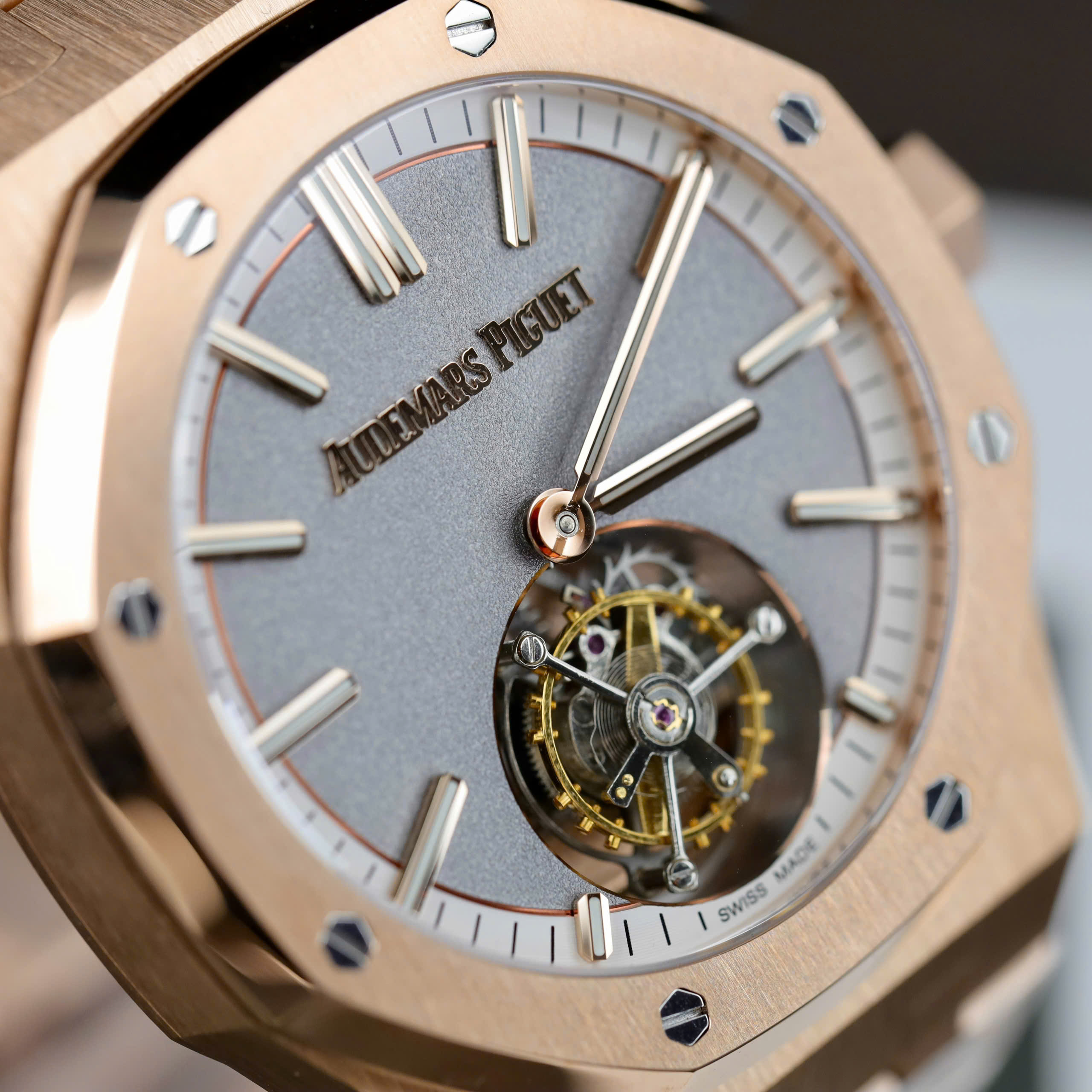 Đồng hồ Audemars Piguet Rep cao cấp Royal Oak Selfwinding Flying Tourbillon 26730OR mặt xám phun cát 41mm (6) Đồng hồ Audemars Piguet Rep cao cấp Royal Oak Selfwinding Flying Tourbillon 26730OR mặt xám phun cát 41mm (2)