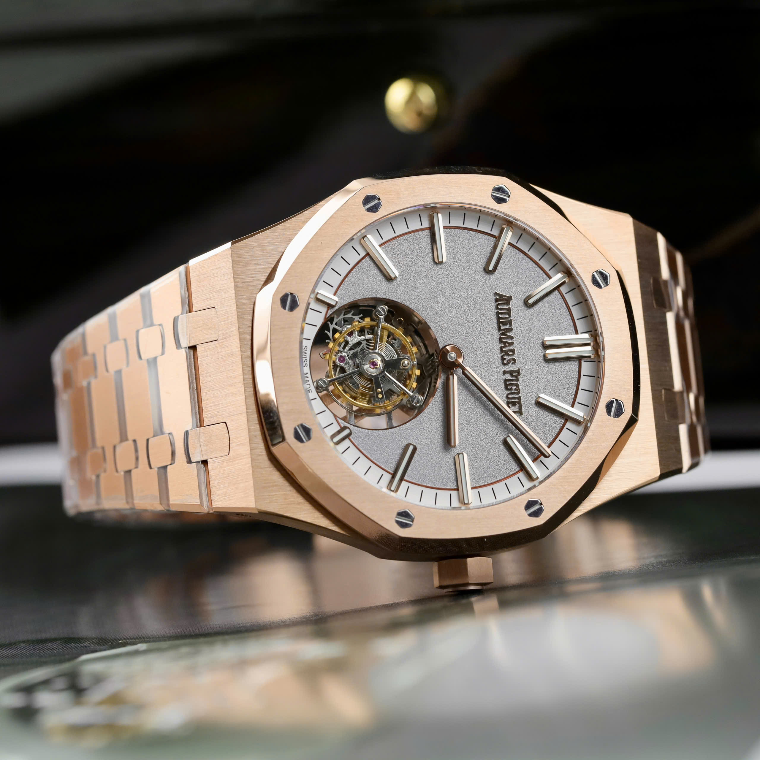 Đồng hồ Audemars Piguet Rep cao cấp Royal Oak Selfwinding Flying Tourbillon 26730OR mặt xám phun cát 41mm (8) Đồng hồ Audemars Piguet Rep cao cấp Royal Oak Selfwinding Flying Tourbillon 26730OR mặt xám phun cát 41mm (2)