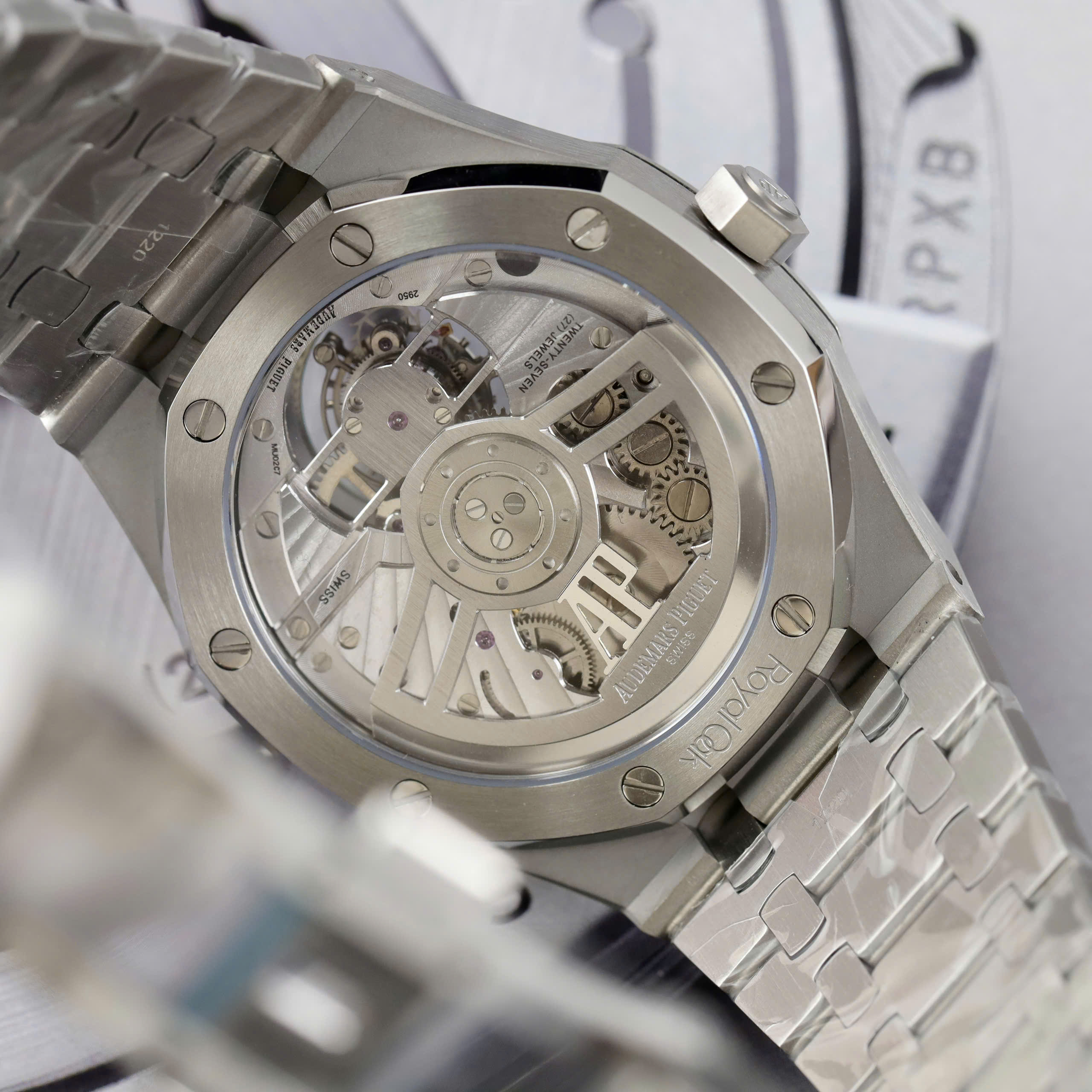 Đồng hồ Audemars Piguet Replica 11 Royal Oak Selfwinding Flying Tourbillon 26730BC mặt xanh lá viền đính đá baguette 41mm (4) Đồng hồ Audemars Piguet Replica 11 Royal Oak Selfwinding Flying Tourbillon 26730BC mặt xanh lá viền đính đá baguette 41mm (2)