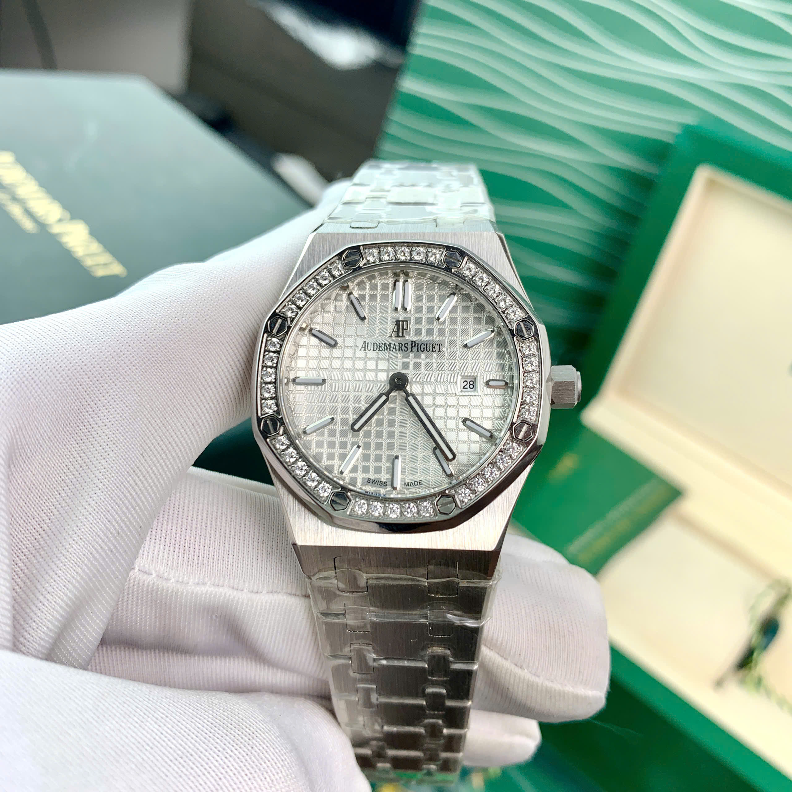 Đồng hồ Audemmars Piguet Royal Oak 15550 nữ đính đá dây kim loại fake cao cấp 34mm (2) Đồng hồ Audemmars Piguet Royal Oak 15550 nữ đính đá dây kim loại fake cao cấp 34mm