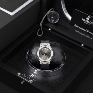 Đồng hồ Hublot Classic Fusion Rep 11 màu xám đính moissanite HongKong 38mm (2)