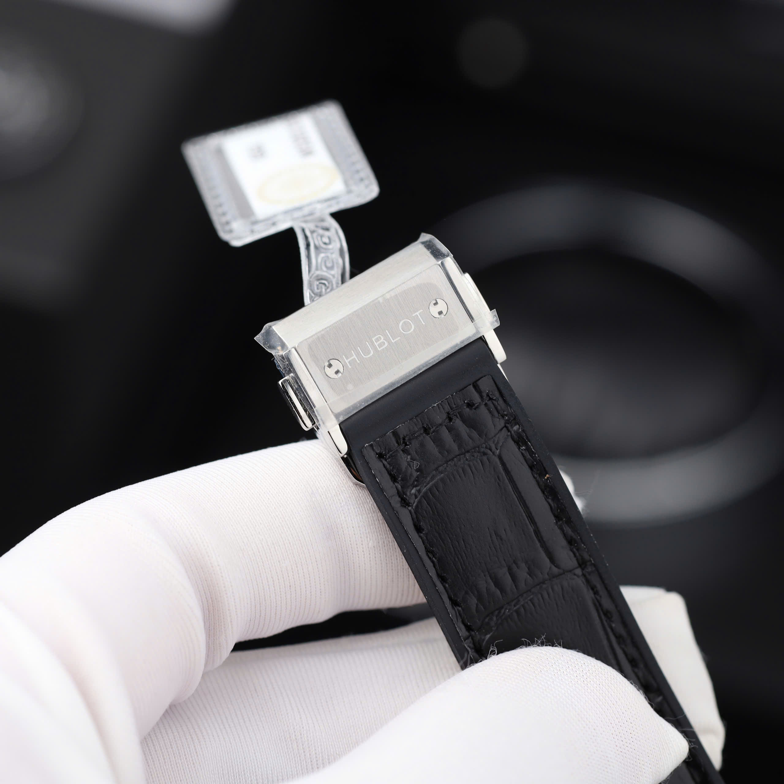 Đồng hồ Hublot Classic Fusion Replica 11 màu đen đính moissanite HongKong 38mm (2) Đồng hồ Hublot Classic Fusion Replica 11 màu đen đính moissanite HongKong 38mm (2)