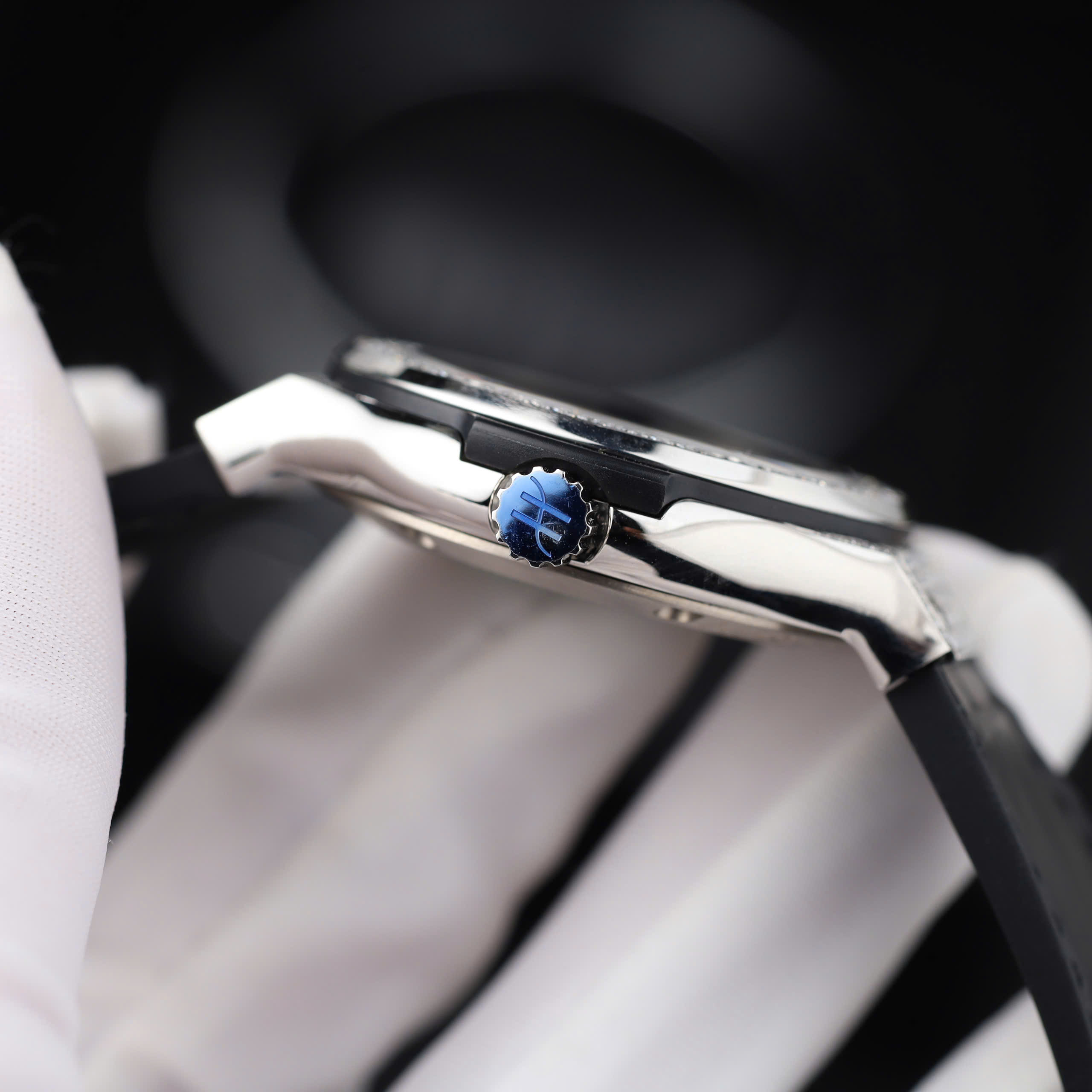 Đồng hồ Hublot Classic Fusion Replica 11 màu đen đính moissanite HongKong 38mm (3) Đồng hồ Hublot Classic Fusion Replica 11 màu đen đính moissanite HongKong 38mm (2)