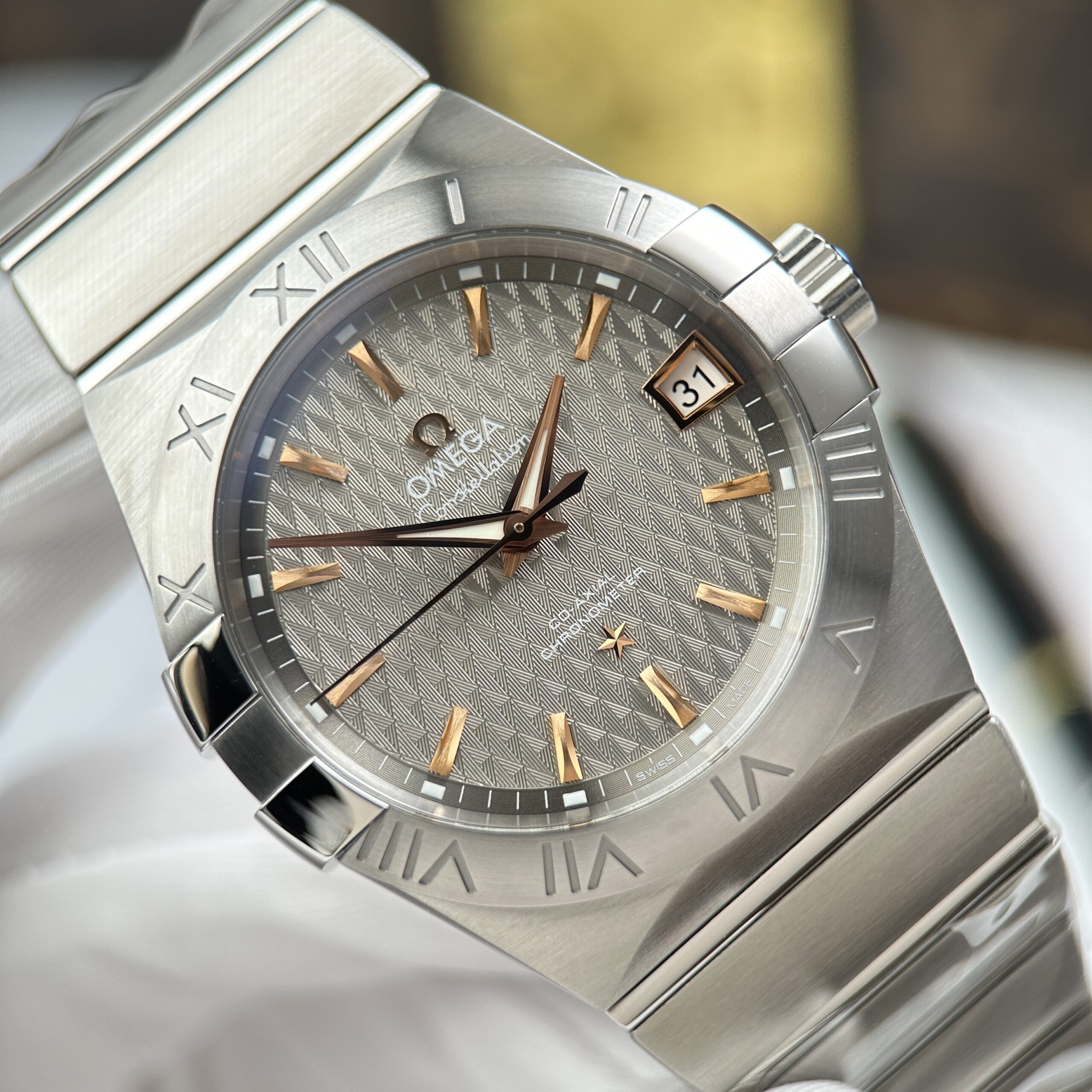 Đồng hồ Omega Constellation chế tác mặt xám dây kim loại 38mm (11) Đồng hồ Omega Constellation chế tác mặt xám dây kim loại 38mm (2)