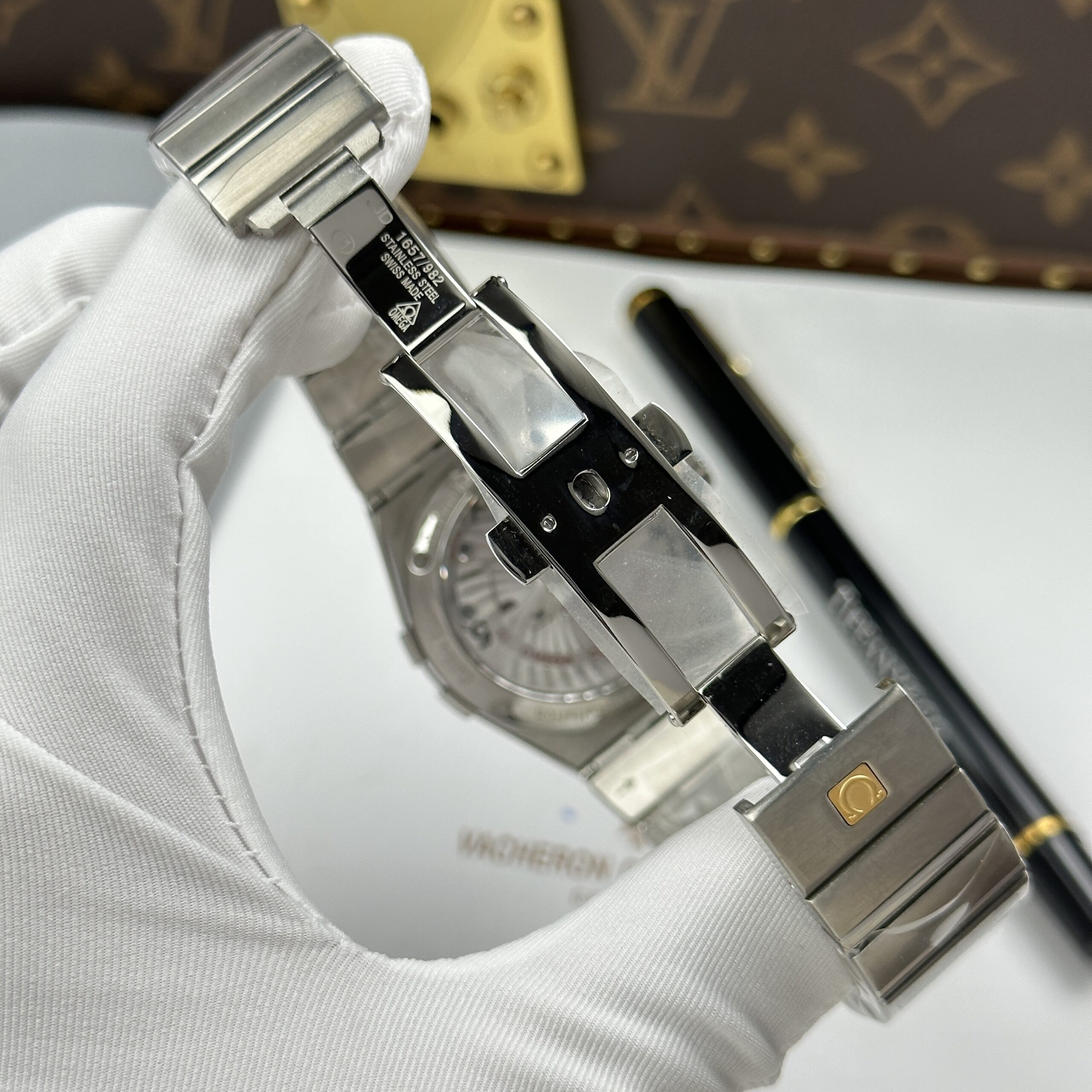 Đồng hồ Omega Constellation chế tác mặt xám dây kim loại 38mm (3) Đồng hồ Omega Constellation chế tác mặt xám dây kim loại 38mm (2)