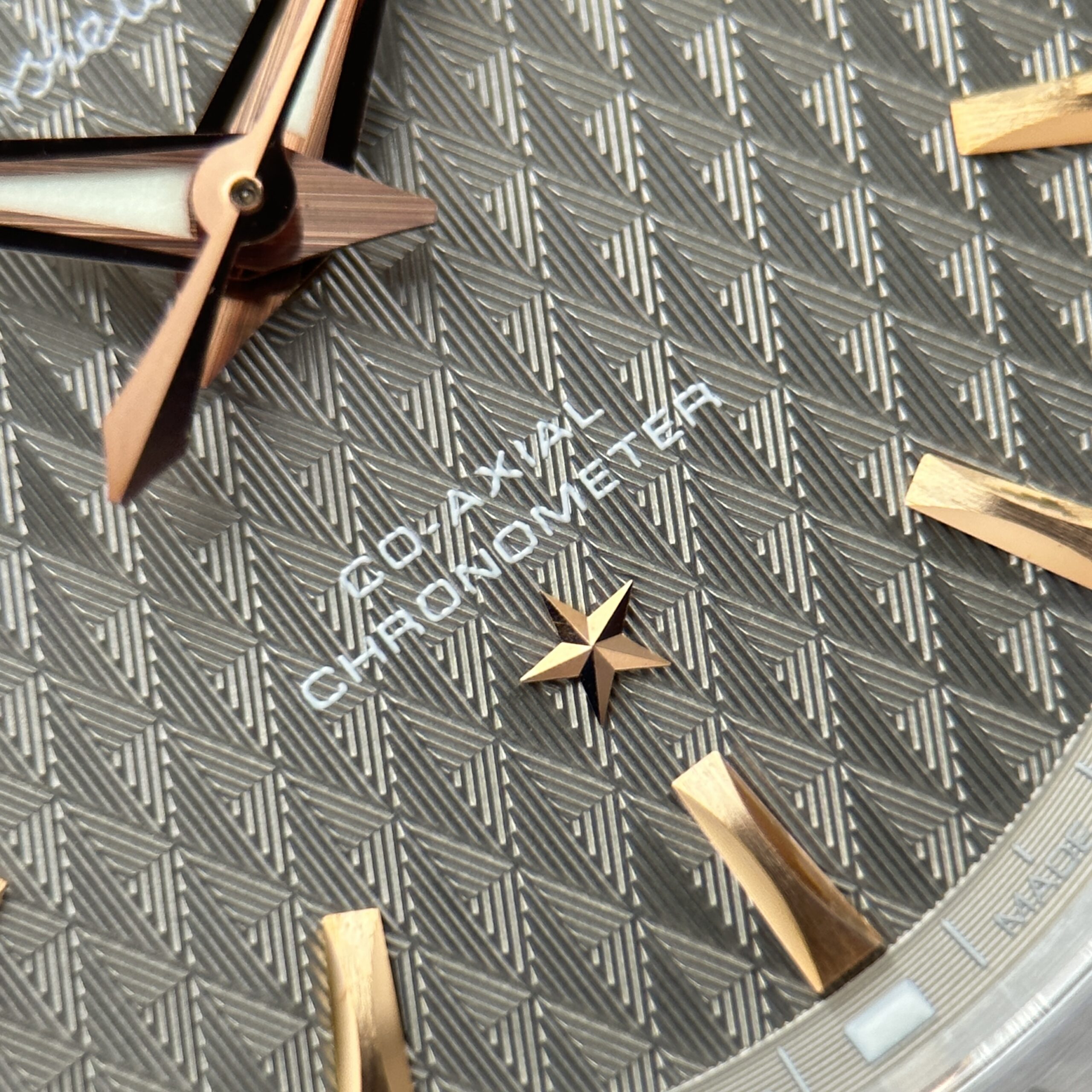 Đồng hồ Omega Constellation chế tác mặt xám dây kim loại 38mm (8) Đồng hồ Omega Constellation chế tác mặt xám dây kim loại 38mm (2)