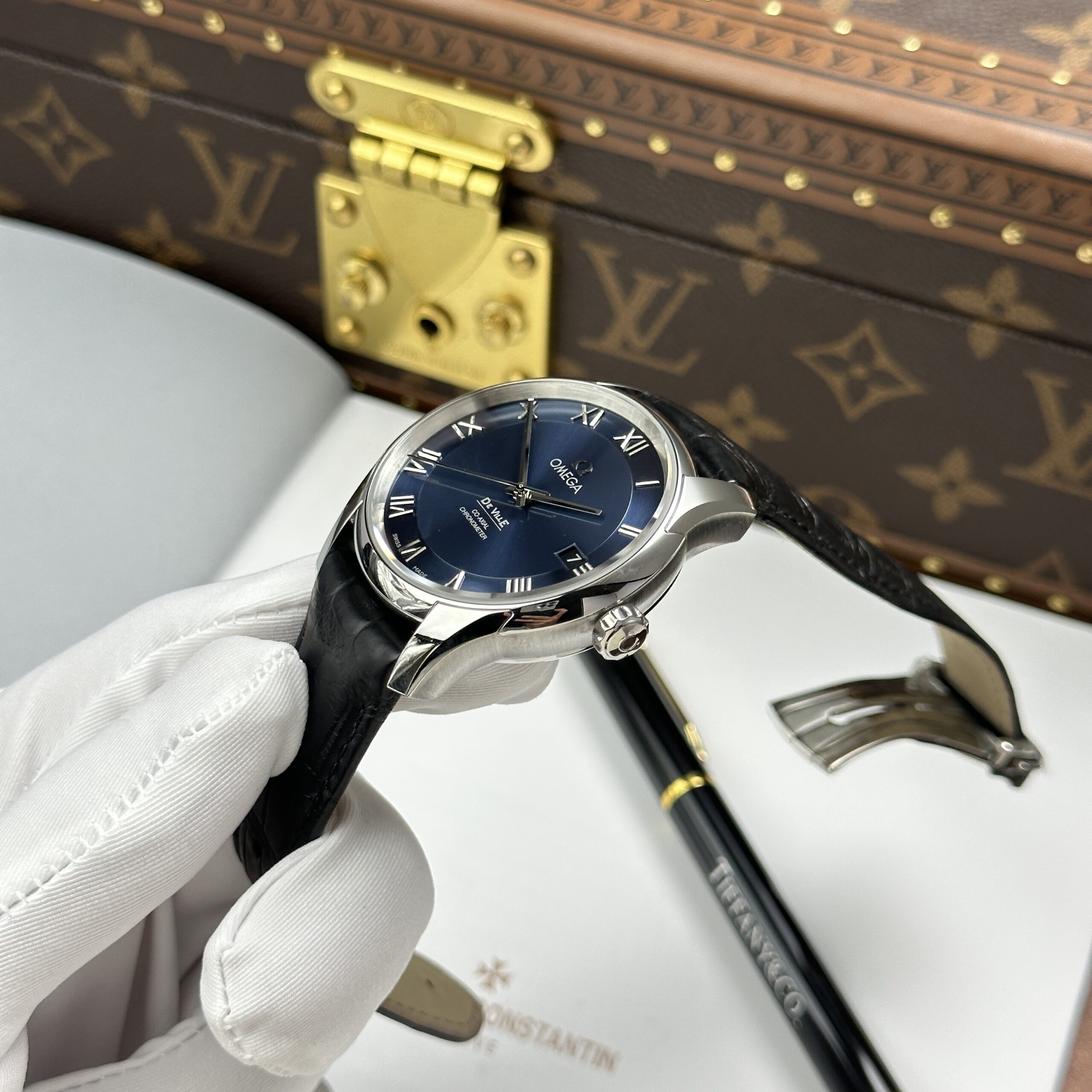 Đồng hồ Omega Replica 11 De Ville Co-Axial Chronometer 8500 mặt xanh dương dây da 41mm (11) Đồng hồ Omega Replica 11 De Ville Co-Axial Chronometer 8500 mặt xanh dương dây da 41mm (2)