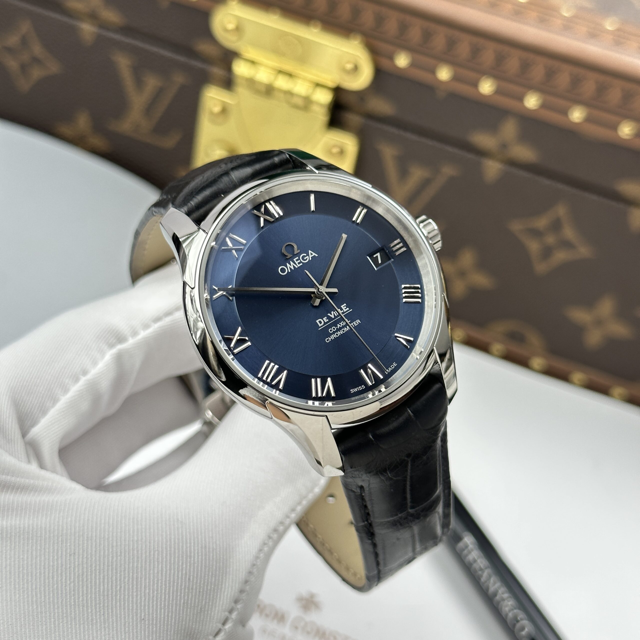 Đồng hồ Omega Replica 11 De Ville Co-Axial Chronometer 8500 mặt xanh dương dây da 41mm (12) Đồng hồ Omega Replica 11 De Ville Co-Axial Chronometer 8500 mặt xanh dương dây da 41mm (2)