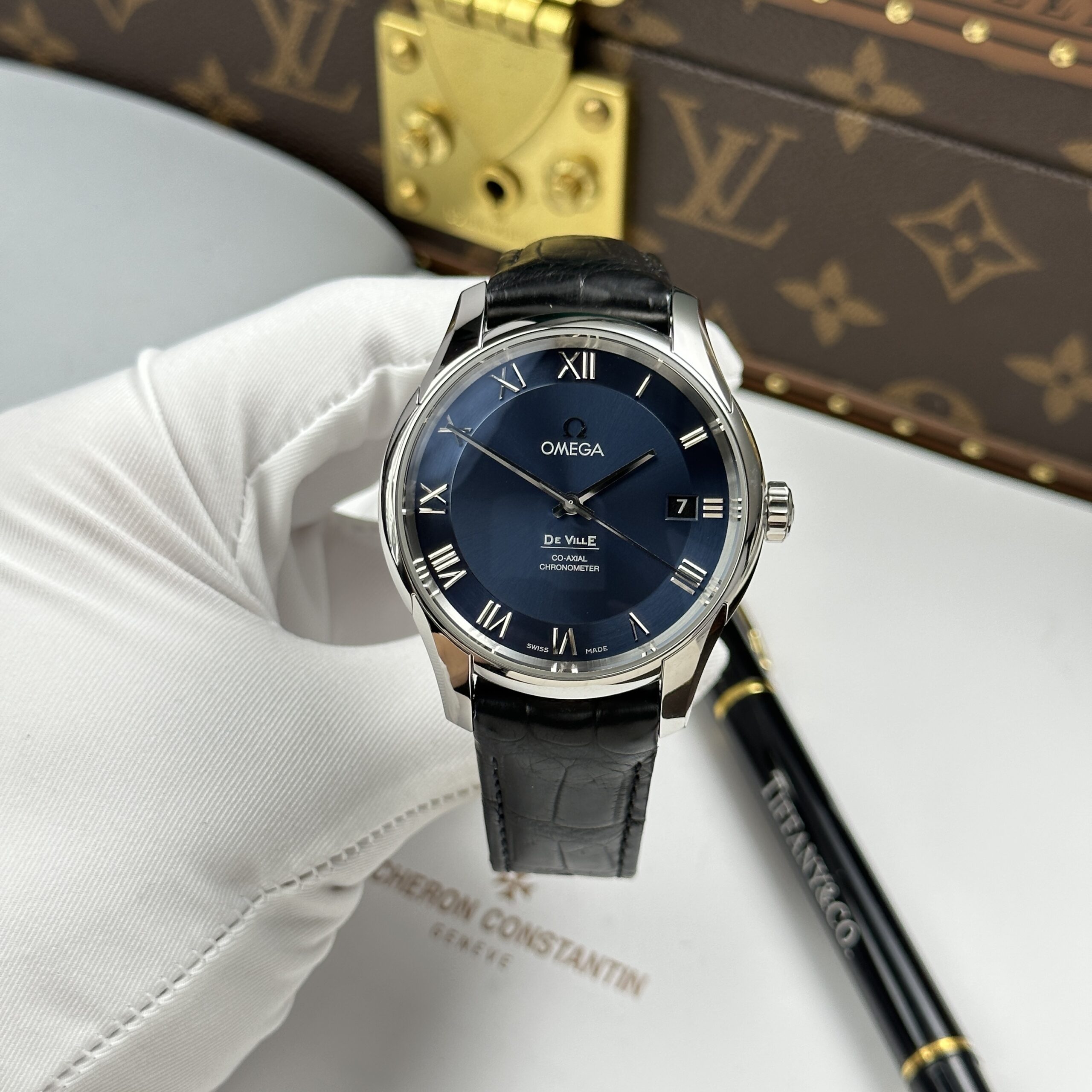 Đồng hồ Omega Replica 11 De Ville Co-Axial Chronometer 8500 mặt xanh dương dây da 41mm (13) Đồng hồ Omega Replica 11 De Ville Co-Axial Chronometer 8500 mặt xanh dương dây da 41mm (2)