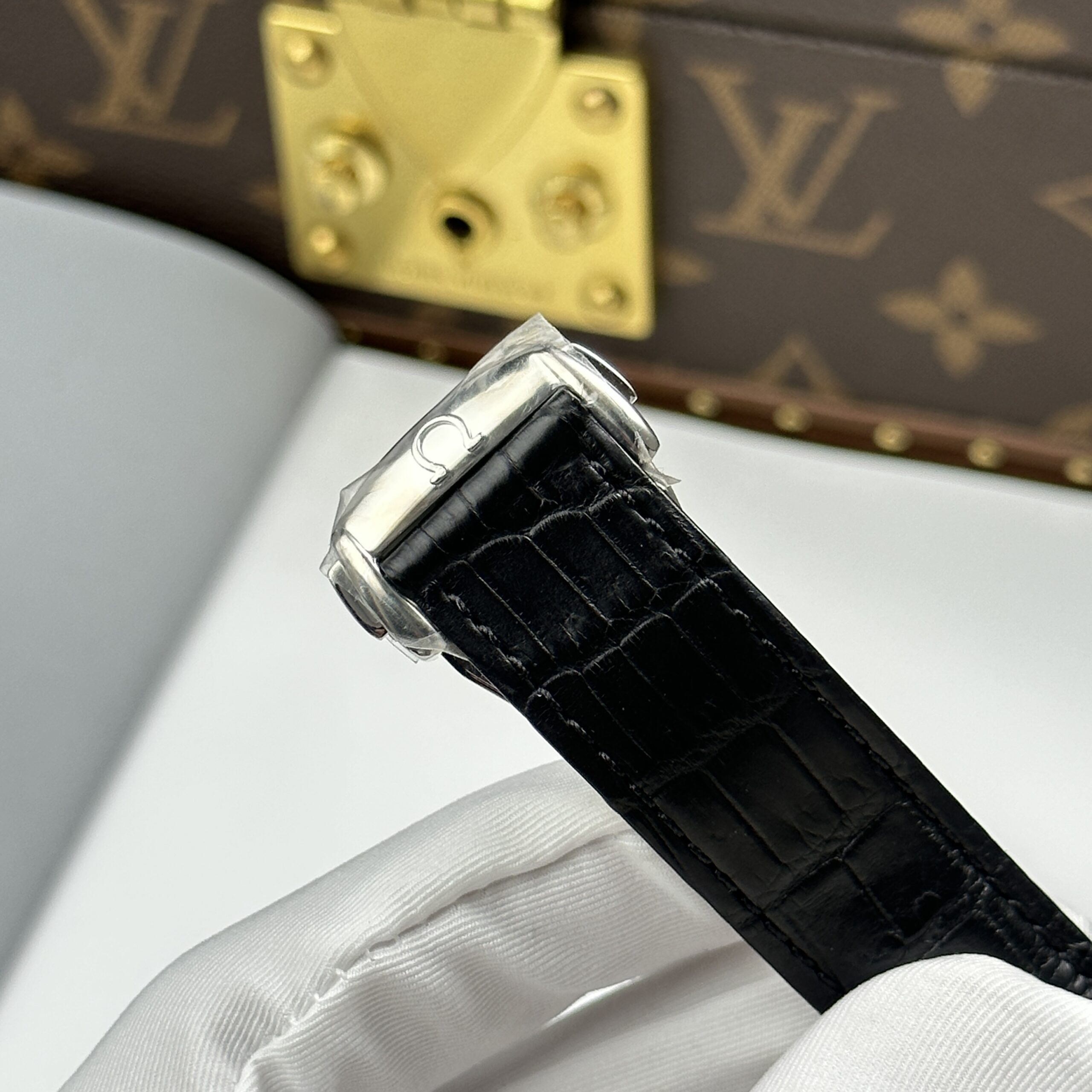 Đồng hồ Omega Replica 11 De Ville Co-Axial Chronometer 8500 mặt xanh dương dây da 41mm (4) Đồng hồ Omega Replica 11 De Ville Co-Axial Chronometer 8500 mặt xanh dương dây da 41mm (2)