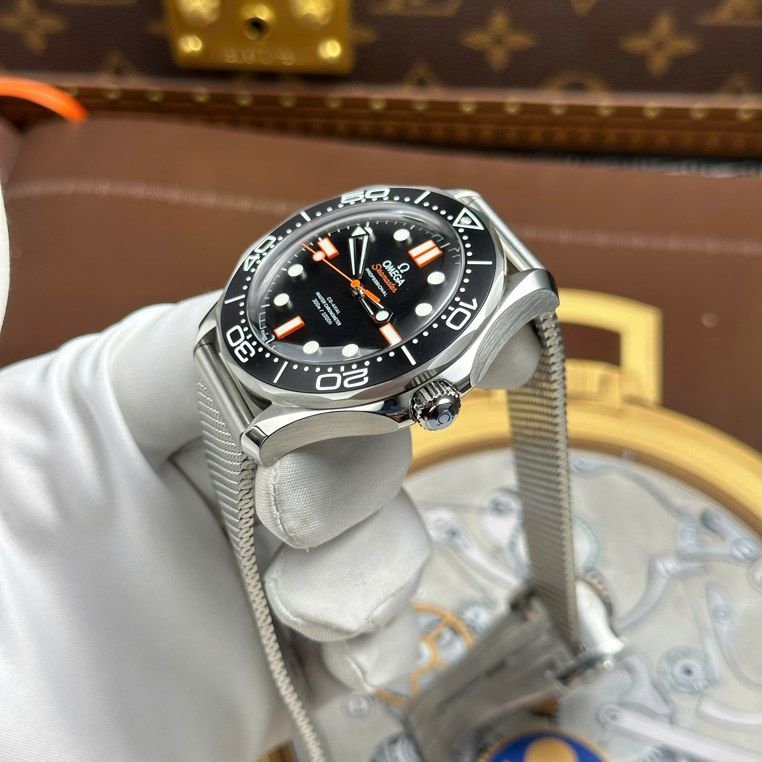 Đồng hồ Omega Seamaster Diver 300M Rep 11 mặt đen máy cơ Thuỵ Sỹ nhà máy VS 42mm (10) Đồng hồ Omega Seamaster Diver 300M Rep 11 mặt đen máy cơ Thuỵ Sỹ nhà máy VS 42mm (2)
