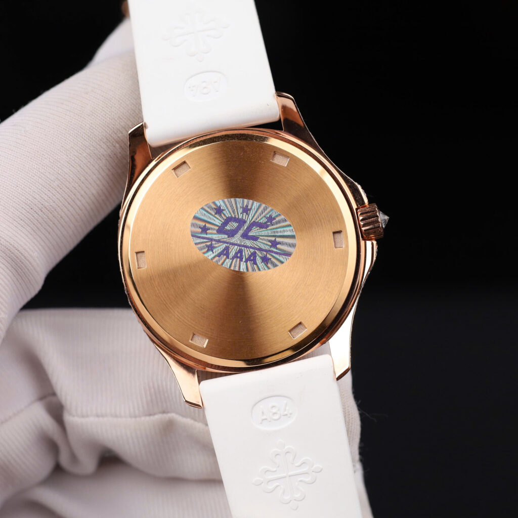 Đồng hồ Patek Philippe Aquanaut 5067 chế tác vỏ bọc vàng 18K đính full moissanite 35 (2)