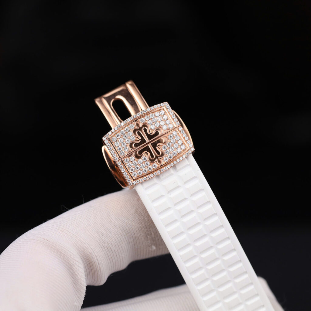 Đồng hồ Patek Philippe Aquanaut 5067 chế tác vỏ bọc vàng 18K đính full moissanite 35 (2)