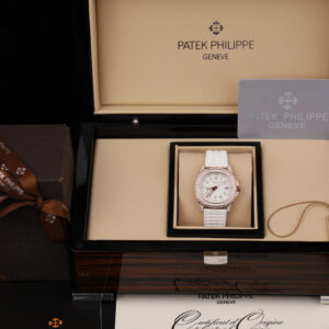 Đồng hồ Patek Philippe Aquanaut 5067 chế tác vỏ bọc vàng 18K đính full moissanite 35 (2)