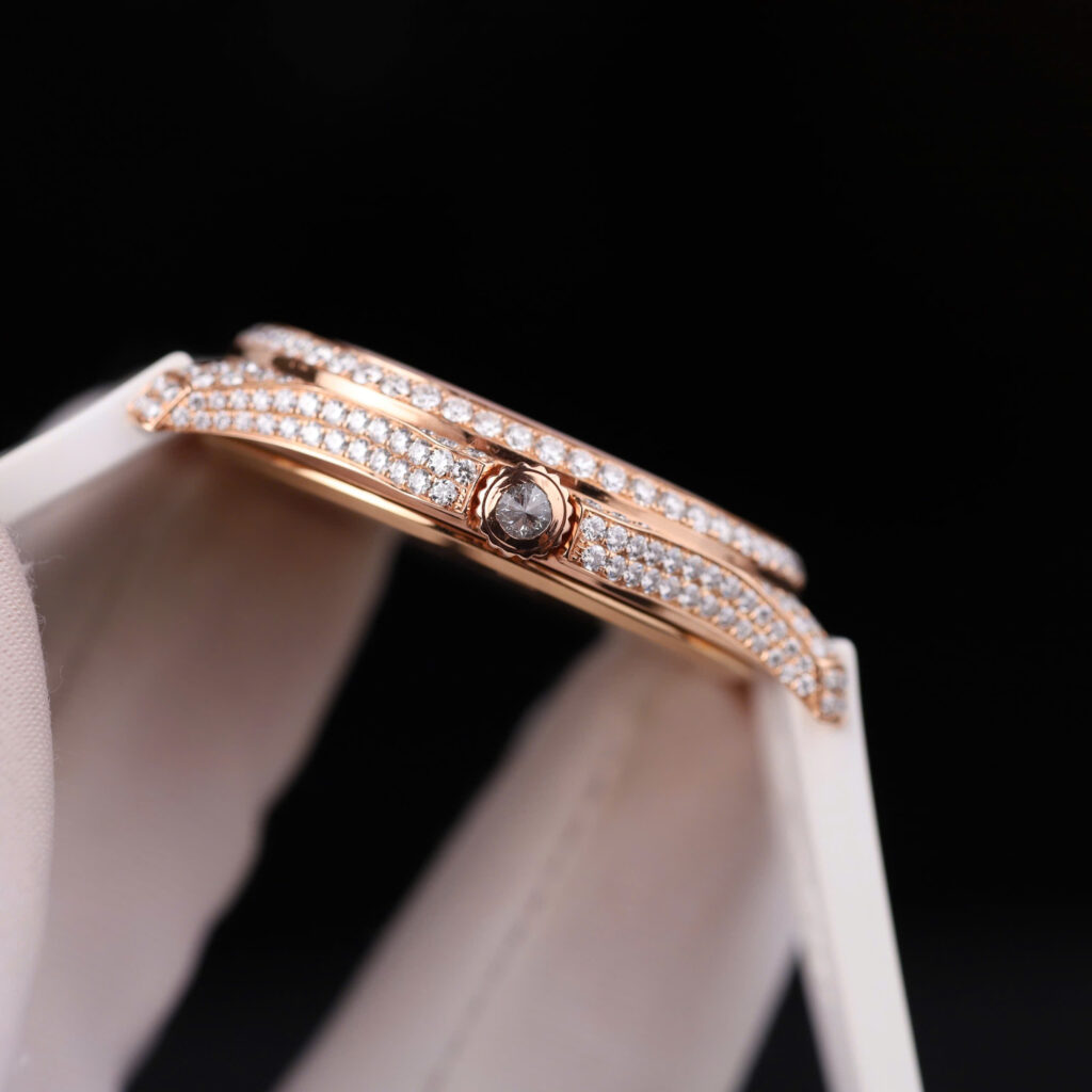 Đồng hồ Patek Philippe Aquanaut 5067 chế tác vỏ bọc vàng 18K đính full moissanite 35 (2)