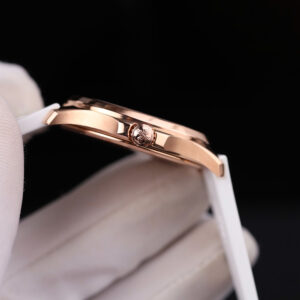 Đồng hồ Patek Philippe Aquanaut 5067 chế tác vỏ bọc vàng 18K viền đính moissanite 35 (2)