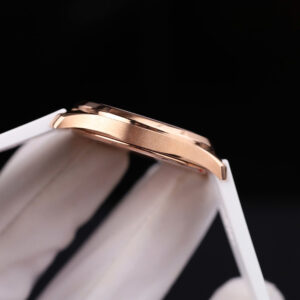 Đồng hồ Patek Philippe Aquanaut 5067 chế tác vỏ bọc vàng 18K viền đính moissanite 35 (2)