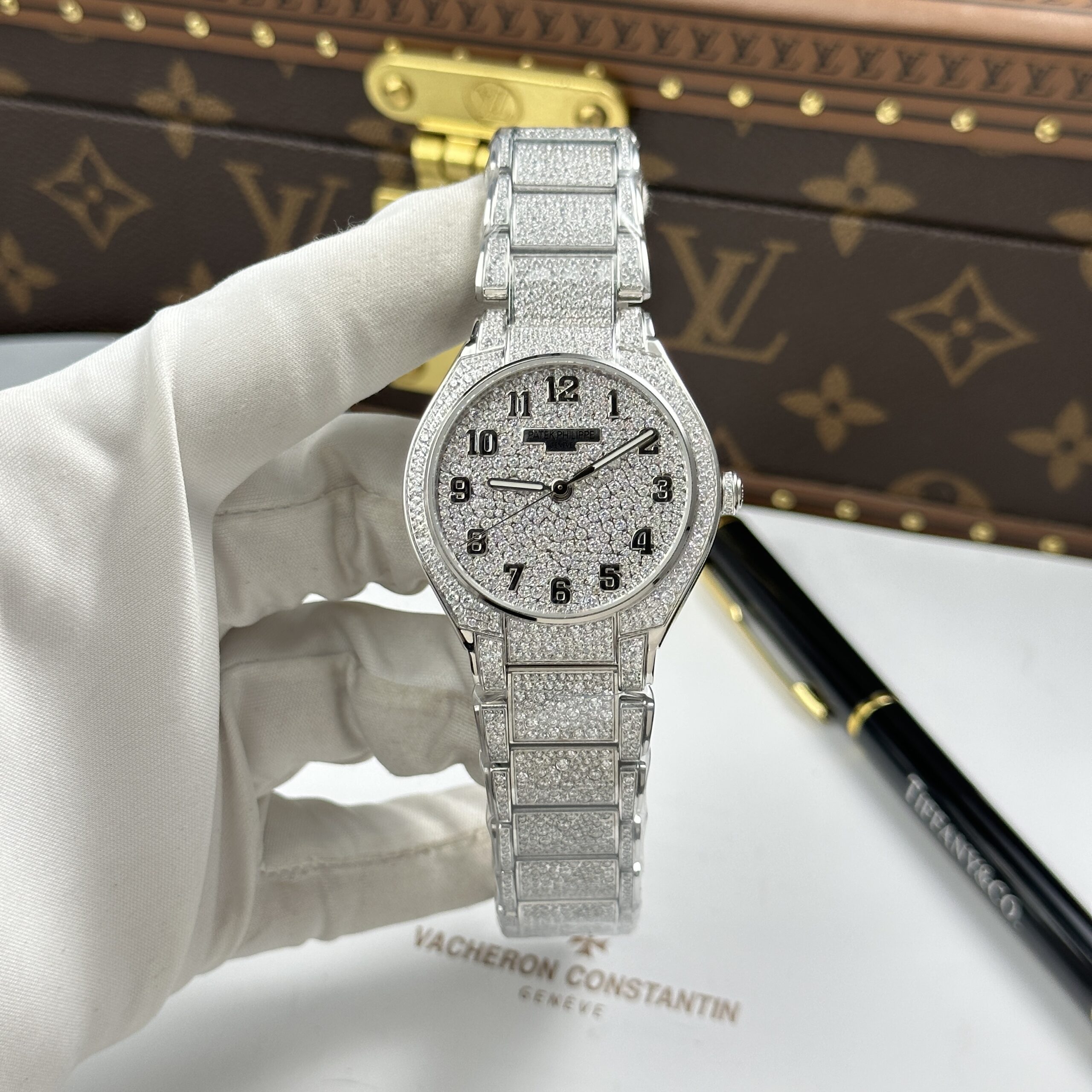 Đồng hồ Patek Philippe Twenty 4 7300 Rep 11 đính full đá máy cơ Thuỵ Sỹ 36mm (1) Đồng hồ Patek Philippe Twenty 4 7300 Rep 11 đính full đá máy cơ Thuỵ Sỹ 36mm (2)