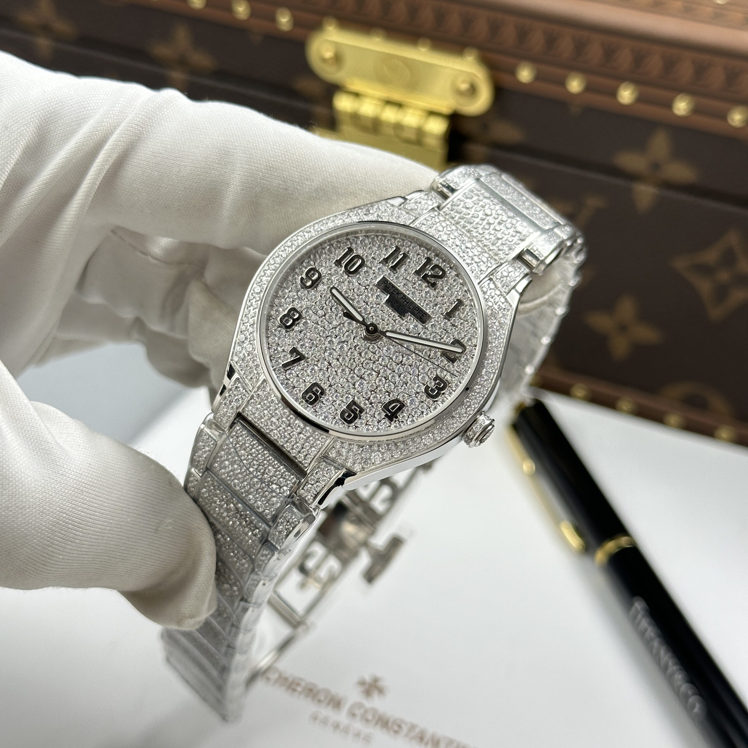 Đồng hồ Patek Philippe Twenty 4 7300 Rep 11 đính full đá máy cơ Thuỵ Sỹ 36mm (11) Đồng hồ Patek Philippe Twenty 4 7300 Rep 11 đính full đá máy cơ Thuỵ Sỹ 36mm (2)