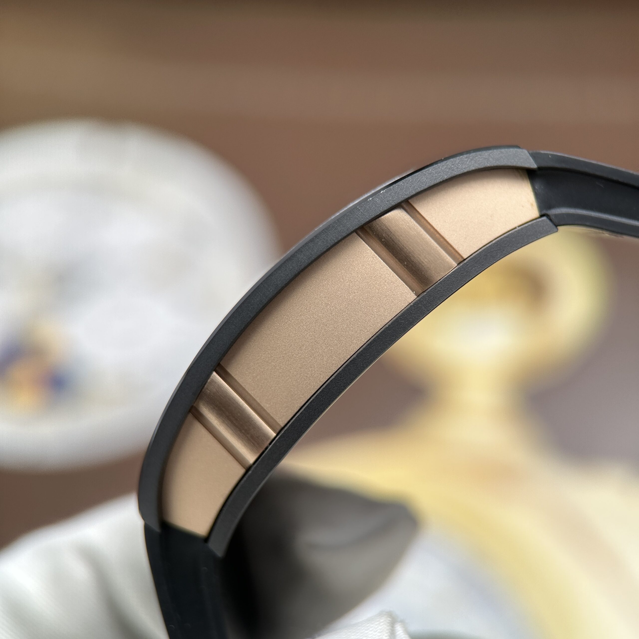 Đồng hồ Richard Mille nữ Rep 11 RM07-01 vỏ gốm đen máy cơ Thuỵ Sỹ nhà máy ZF 36mm (4) Đồng hồ Richard Mille nữ Rep 11 RM07-01 vỏ gốm đen máy cơ Thuỵ Sỹ nhà máy ZF 36mm (2)