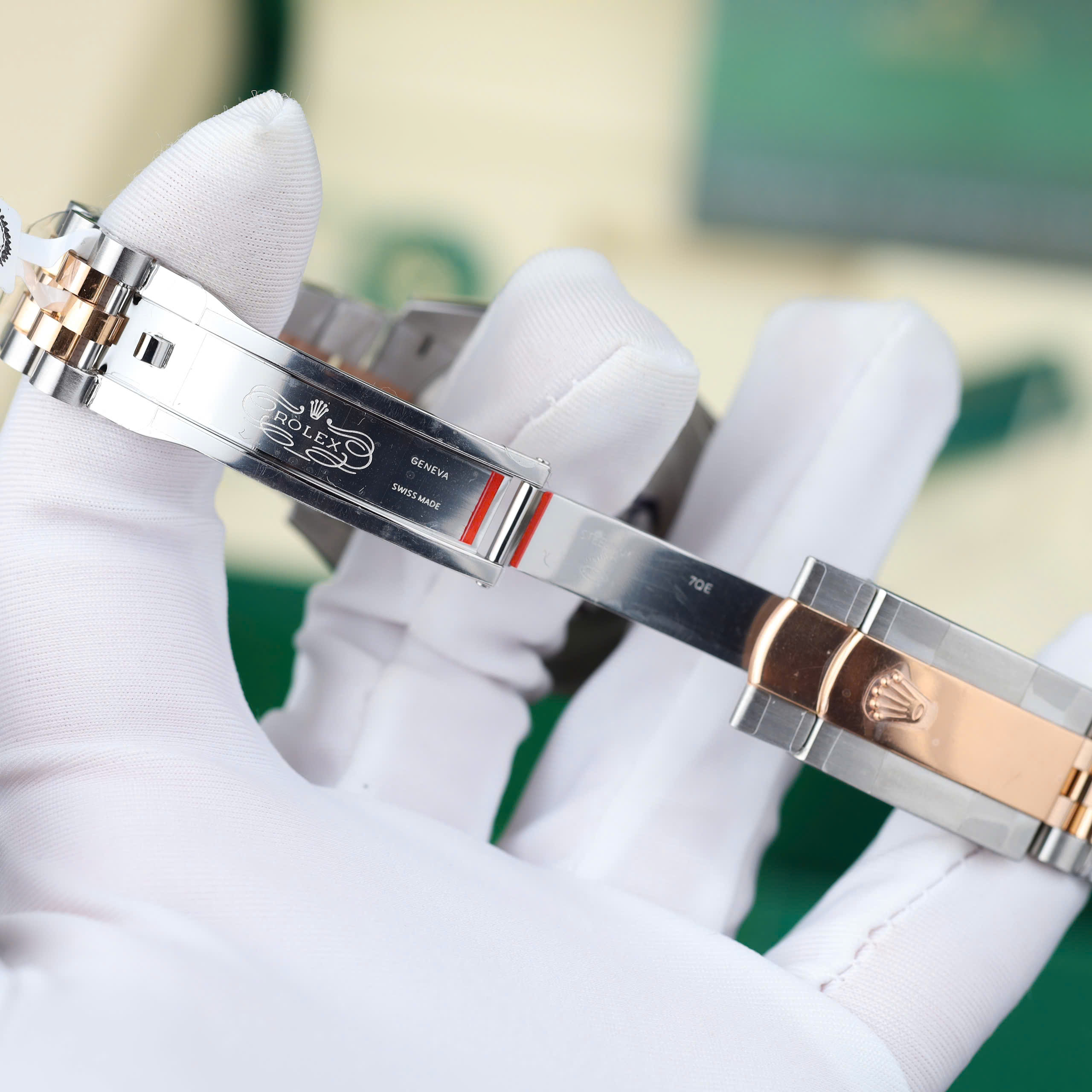 Đồng hồ Rolex DateJust mặt MOP chế tác bọc vàng hồng 18K nhà máy GM 41mm (3) Đồng hồ Rolex DateJust mặt MOP chế tác bọc vàng hồng 18K nhà máy GM 41mm (2)