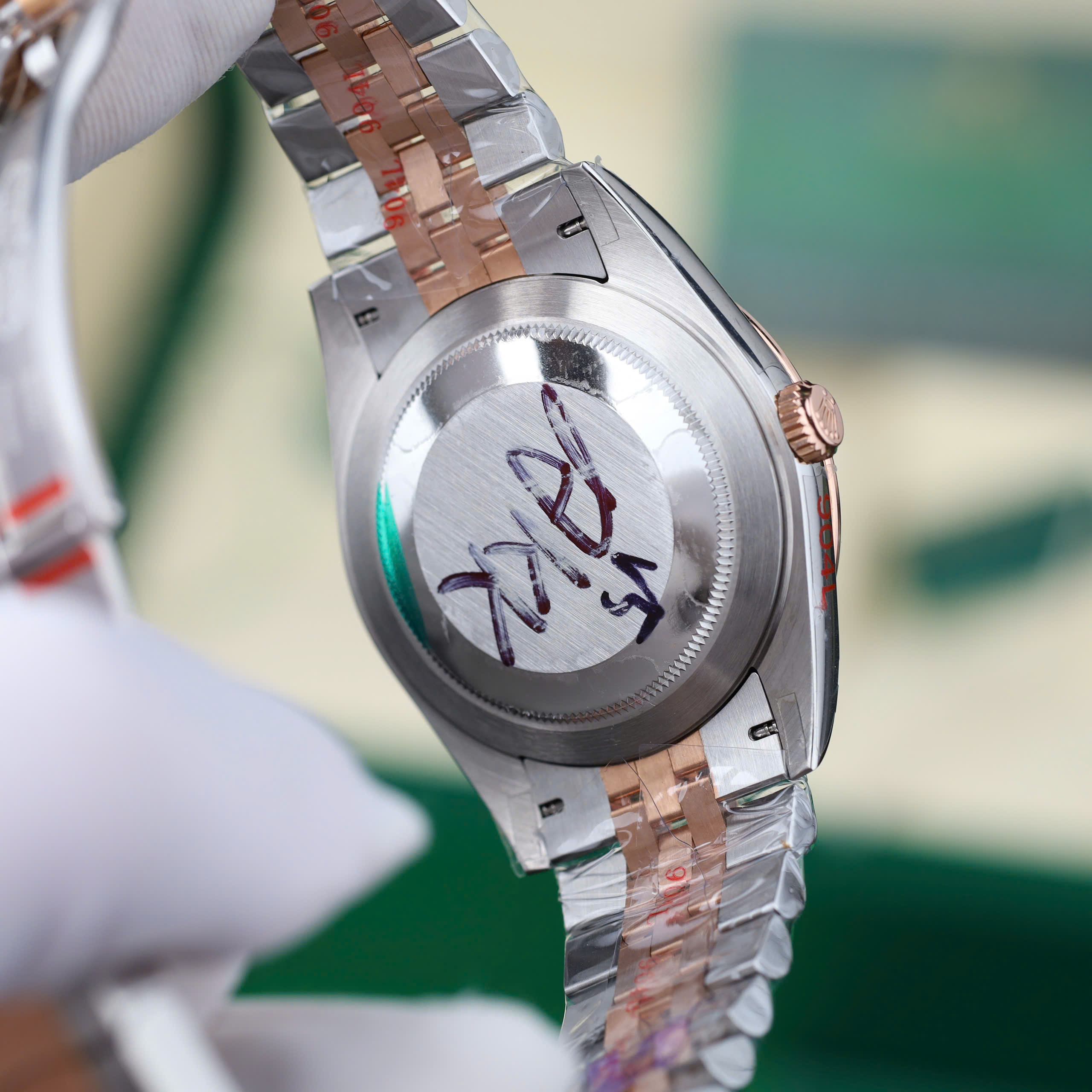 Đồng hồ Rolex DateJust mặt MOP chế tác bọc vàng hồng 18K nhà máy GM 41mm (5) Đồng hồ Rolex DateJust mặt MOP chế tác bọc vàng hồng 18K nhà máy GM 41mm (2)