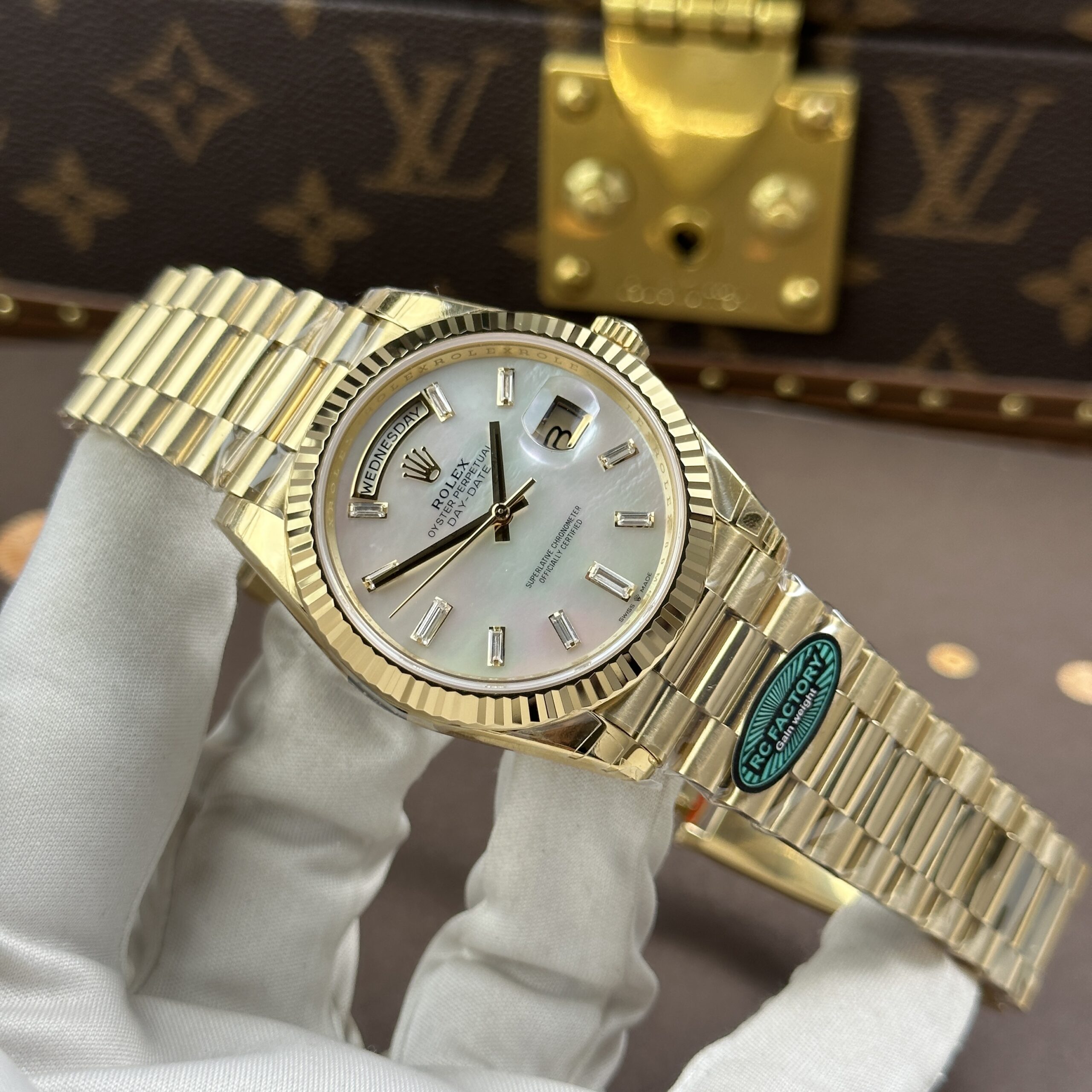 Đồng hồ Rolex Day-Date Rep 11 mặt MOP vỏ mạ vàng máy calibre 3255 xưởng RC 40mm (13) Đồng hồ Rolex Day-Date Rep 11 mặt MOP vỏ mạ vàng máy calibre 3255 xưởng RC 40mm (2)