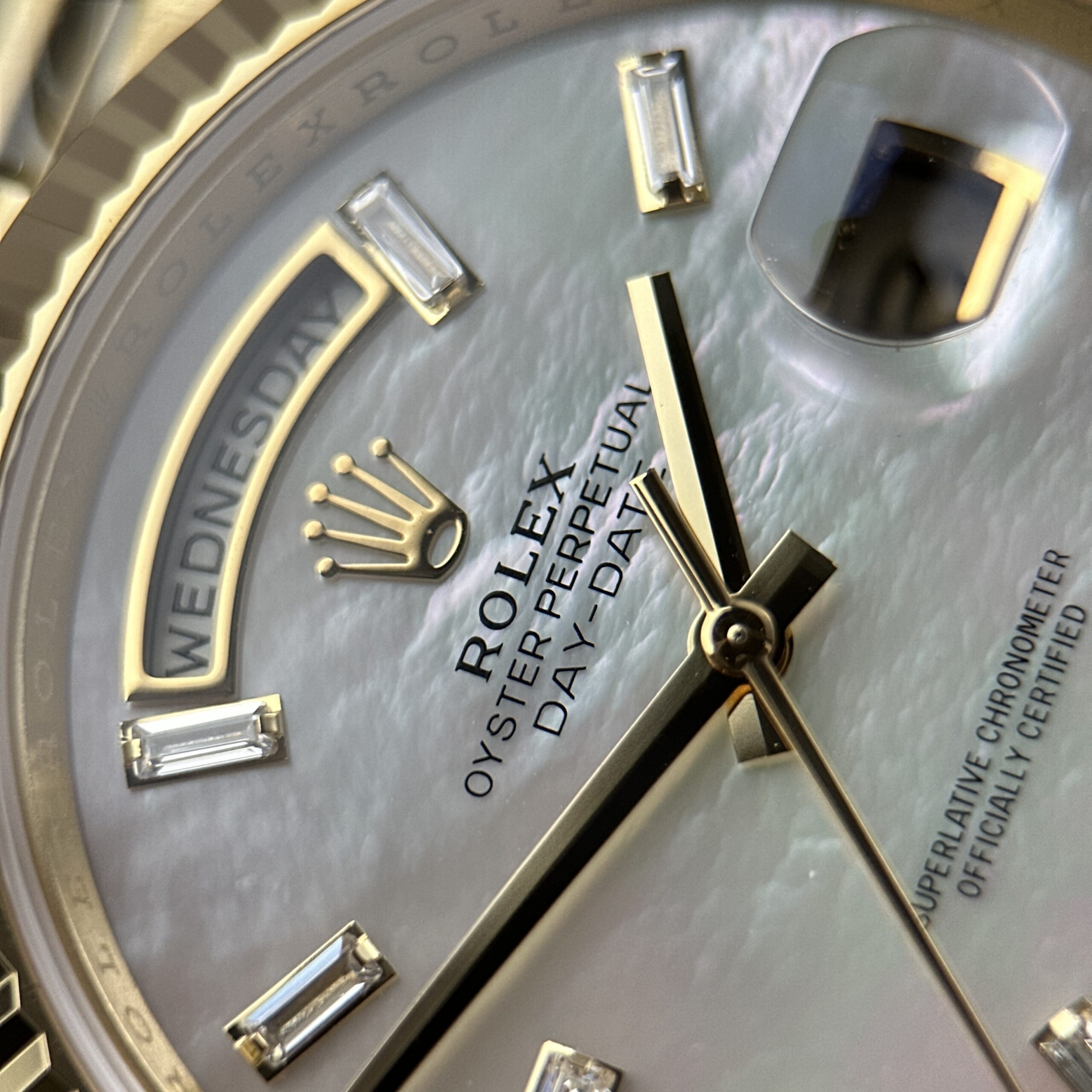 Đồng hồ Rolex Day-Date Rep 11 mặt MOP vỏ mạ vàng máy calibre 3255 xưởng RC 40mm (7) Đồng hồ Rolex Day-Date Rep 11 mặt MOP vỏ mạ vàng máy calibre 3255 xưởng RC 40mm (2)