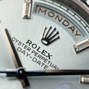 Đồng hồ Rolex Day-Date Replica 11 mặt xanh băng cọc số đá bộ máy calibre 3255 xưởng RC 40mm (2)
