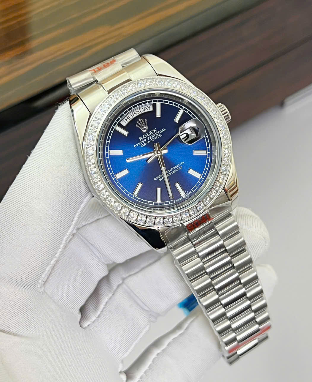 Đồng hồ Rolex Day-Date nam đính đá mặt xanh blue máy cơ nhật giá rẻ 40mm (2) Đồng hồ Rolex Day-Date nam đính đá mặt xanh blue máy cơ nhật giá rẻ 40mm