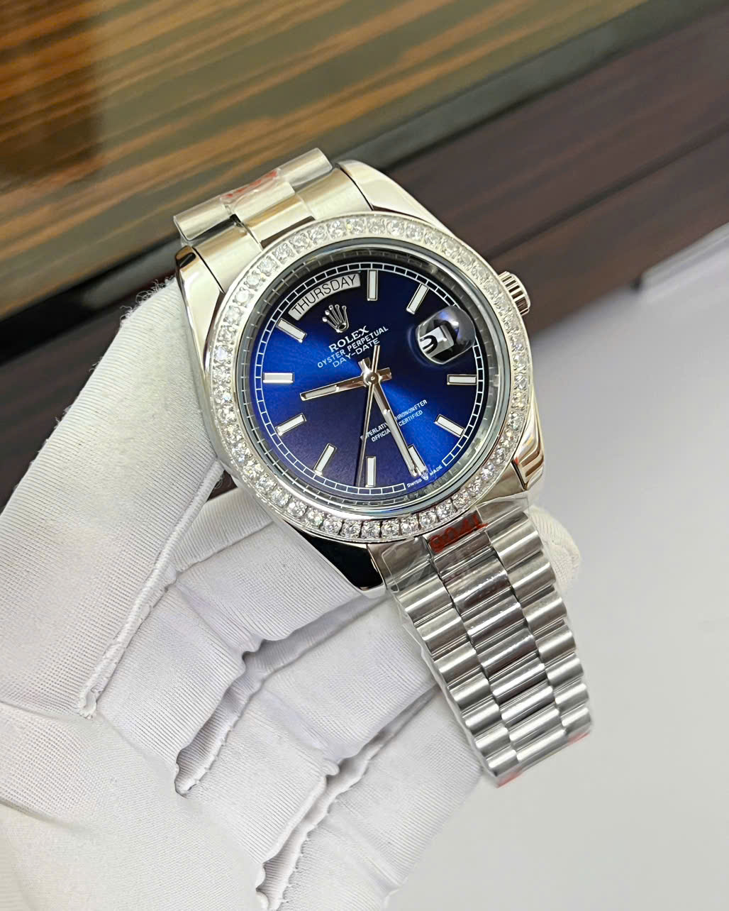 Đồng hồ Rolex Day-Date nam đính đá mặt xanh blue máy cơ nhật giá rẻ 40mm (3) Đồng hồ Rolex Day-Date nam đính đá mặt xanh blue máy cơ nhật giá rẻ 40mm