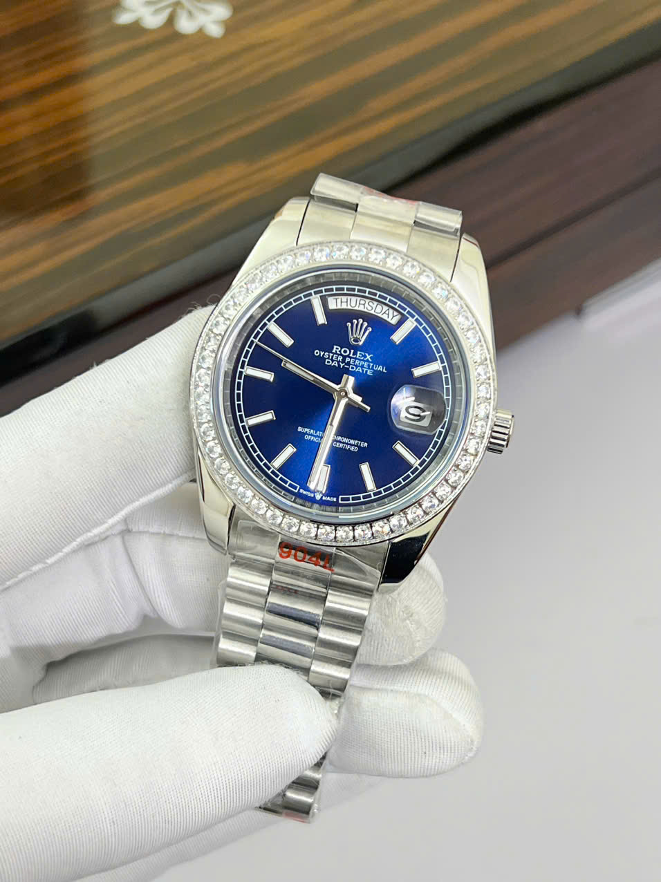 Đồng hồ Rolex Day-Date nam đính đá mặt xanh blue máy cơ nhật giá rẻ 40mm (8) Đồng hồ Rolex Day-Date nam đính đá mặt xanh blue máy cơ nhật giá rẻ 40mm