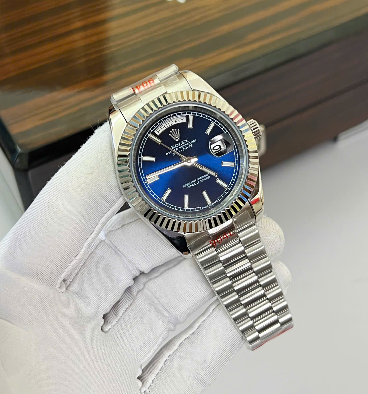 Đồng hồ Rolex Day-Date nam mặt xanh blue cọc số dạ quang fake cao cấp 40mm (4) Đồng hồ Rolex Day-Date nam mặt xanh blue cọc số dạ quang fake cao cấp 40mm