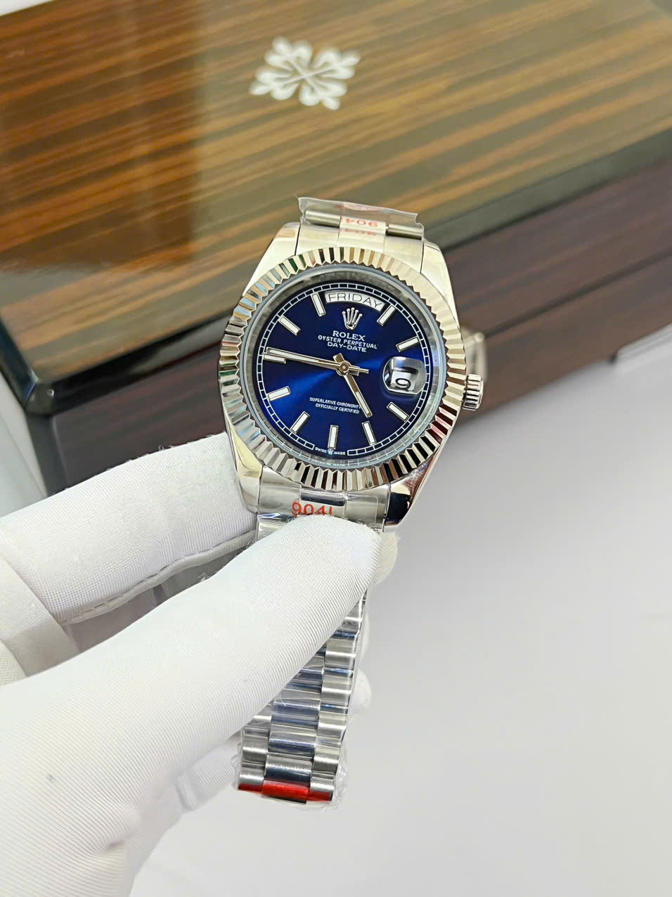 Đồng hồ Rolex Day-Date nam mặt xanh blue cọc số dạ quang fake cao cấp 40mm (5) Đồng hồ Rolex Day-Date nam mặt xanh blue cọc số dạ quang fake cao cấp 40mm