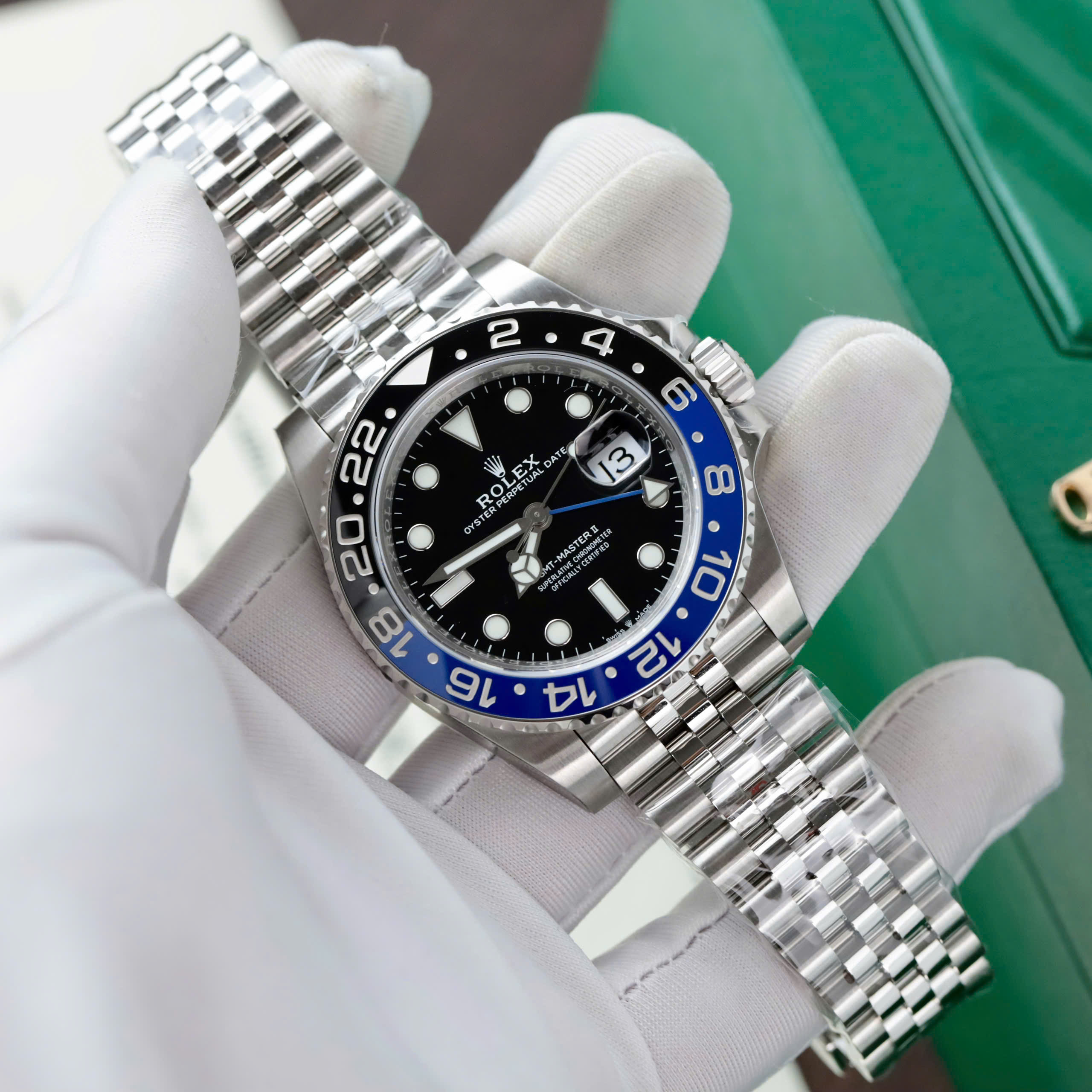 Đồng hồ Rolex GMT-Master II 126710BLNR Batgirl Rep 11 viền gốm xanh đen nhà máy VS 40mm (9) Đồng hồ Rolex GMT-Master II 126710BLNR Batgirl Rep 11 viền gốm xanh đen nhà máy VS 40mm (2)