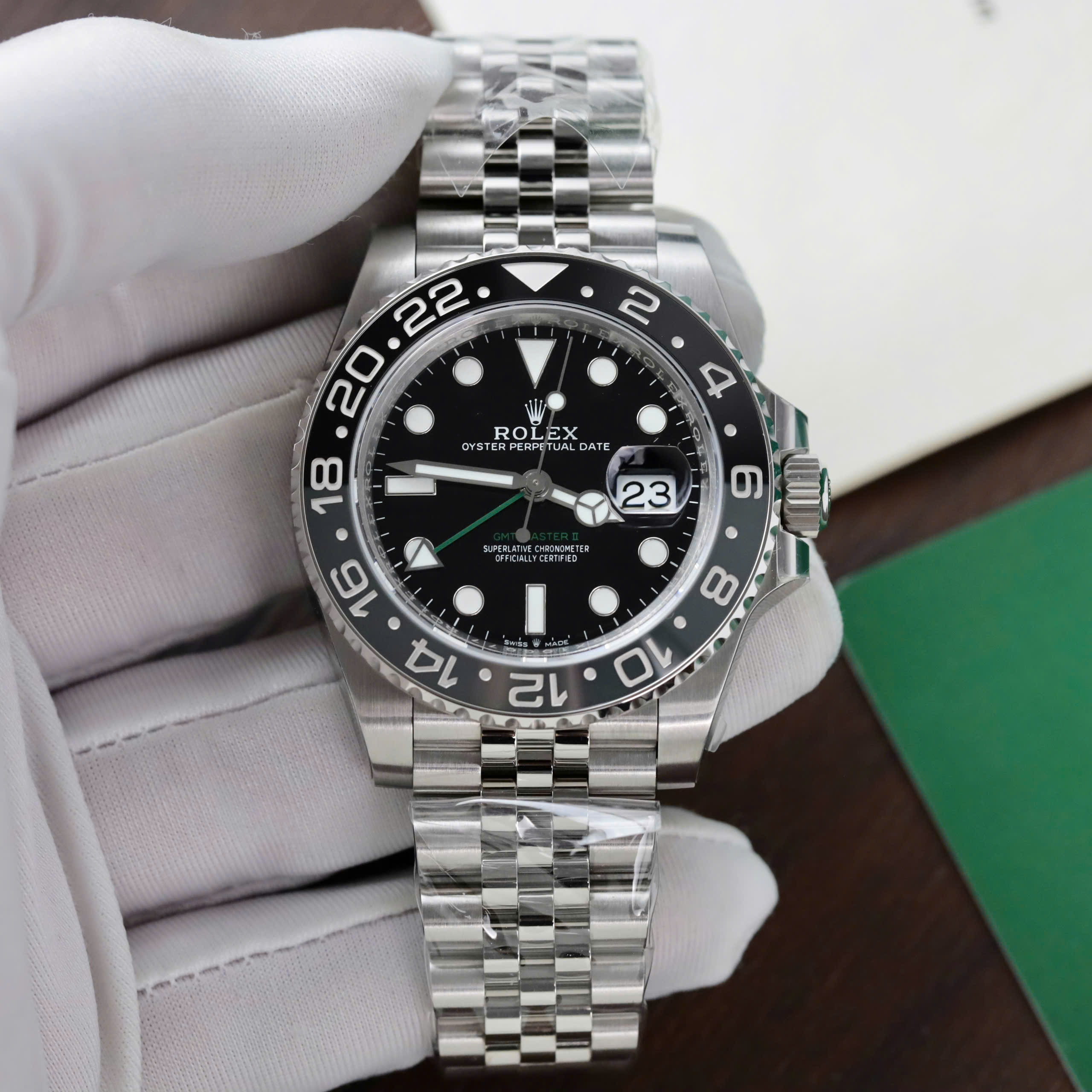 Đồng hồ Rolex GMT-Master II 126710GRNR Bruce Wayne Rep 11 viền gốm xám đen xưởng VS 40mm (1) Đồng hồ Rolex GMT-Master II 126710GRNR Bruce Wayne Rep 11 viền gốm xám đen xưởng VS 40mm (2)