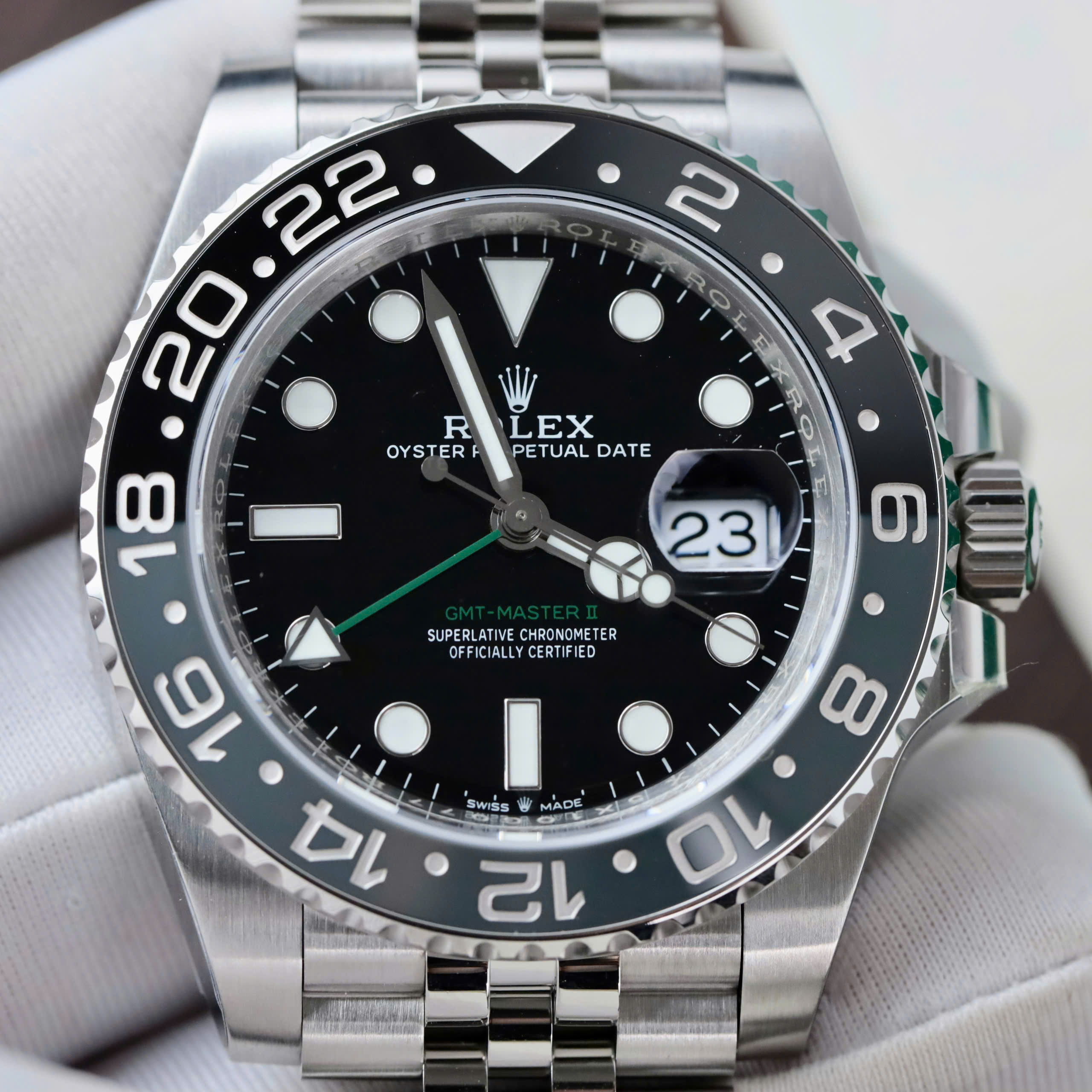 Đồng hồ Rolex GMT-Master II 126710GRNR Bruce Wayne Rep 11 viền gốm xám đen xưởng VS 40mm (6) Đồng hồ Rolex GMT-Master II 126710GRNR Bruce Wayne Rep 11 viền gốm xám đen xưởng VS 40mm (2)