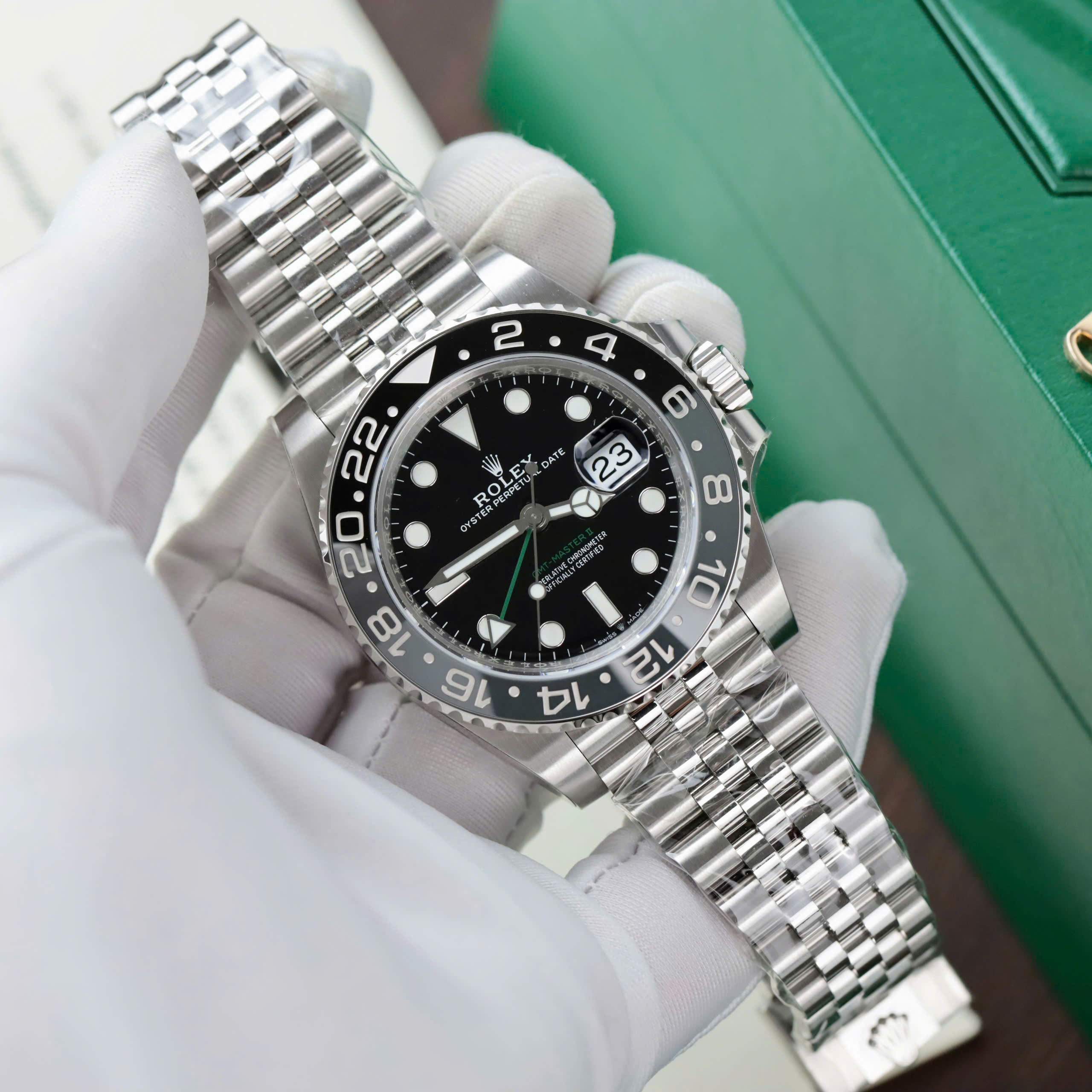 Đồng hồ Rolex GMT-Master II 126710GRNR Bruce Wayne Rep 11 viền gốm xám đen xưởng VS 40mm (9) Đồng hồ Rolex GMT-Master II 126710GRNR Bruce Wayne Rep 11 viền gốm xám đen xưởng VS 40mm (2)